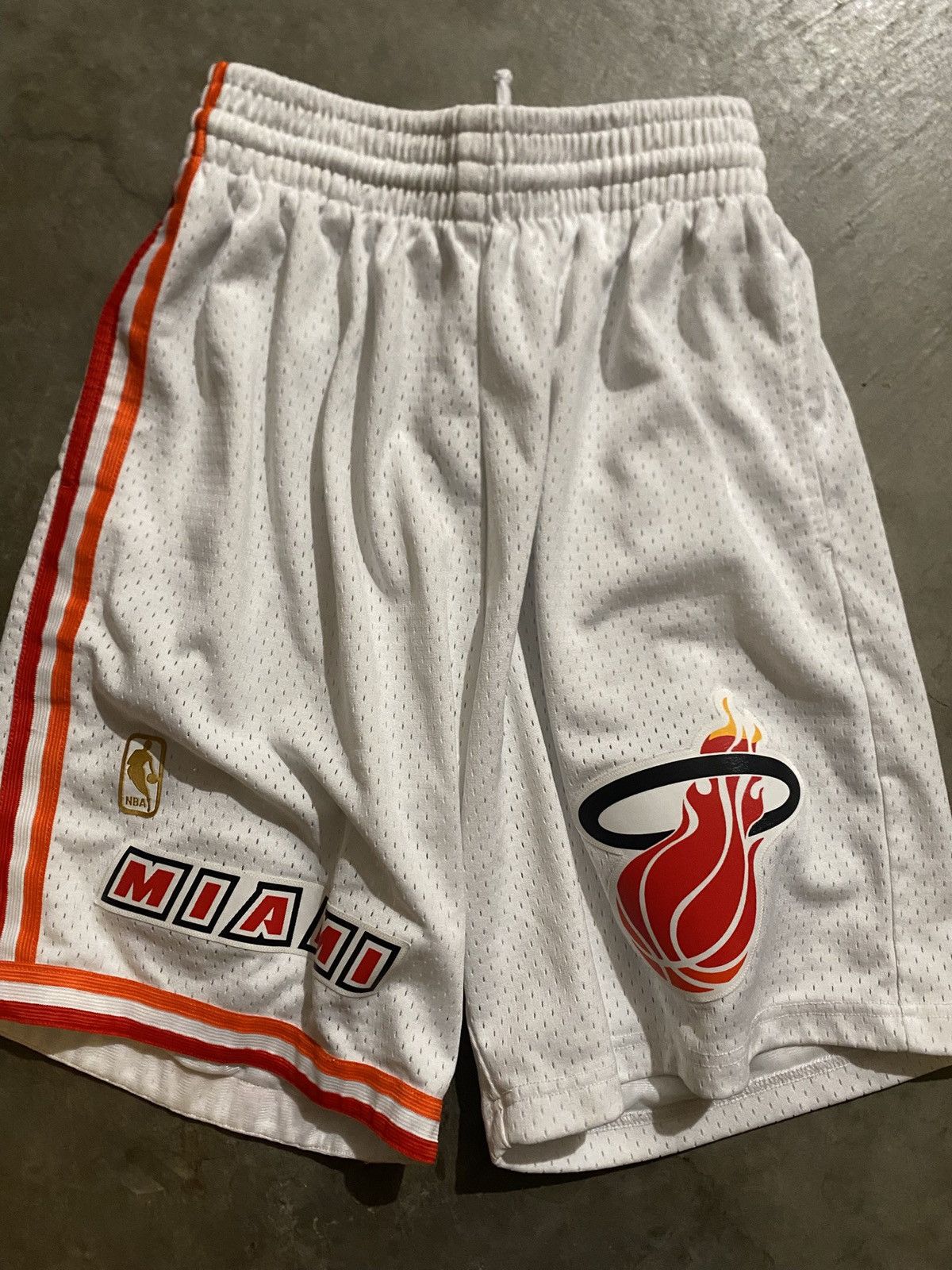 Mitchell & Ness Mitchell & Ness NBA Shorts Medium Miami Heat Size US 32 / EU 48 - 1 Thumbnail