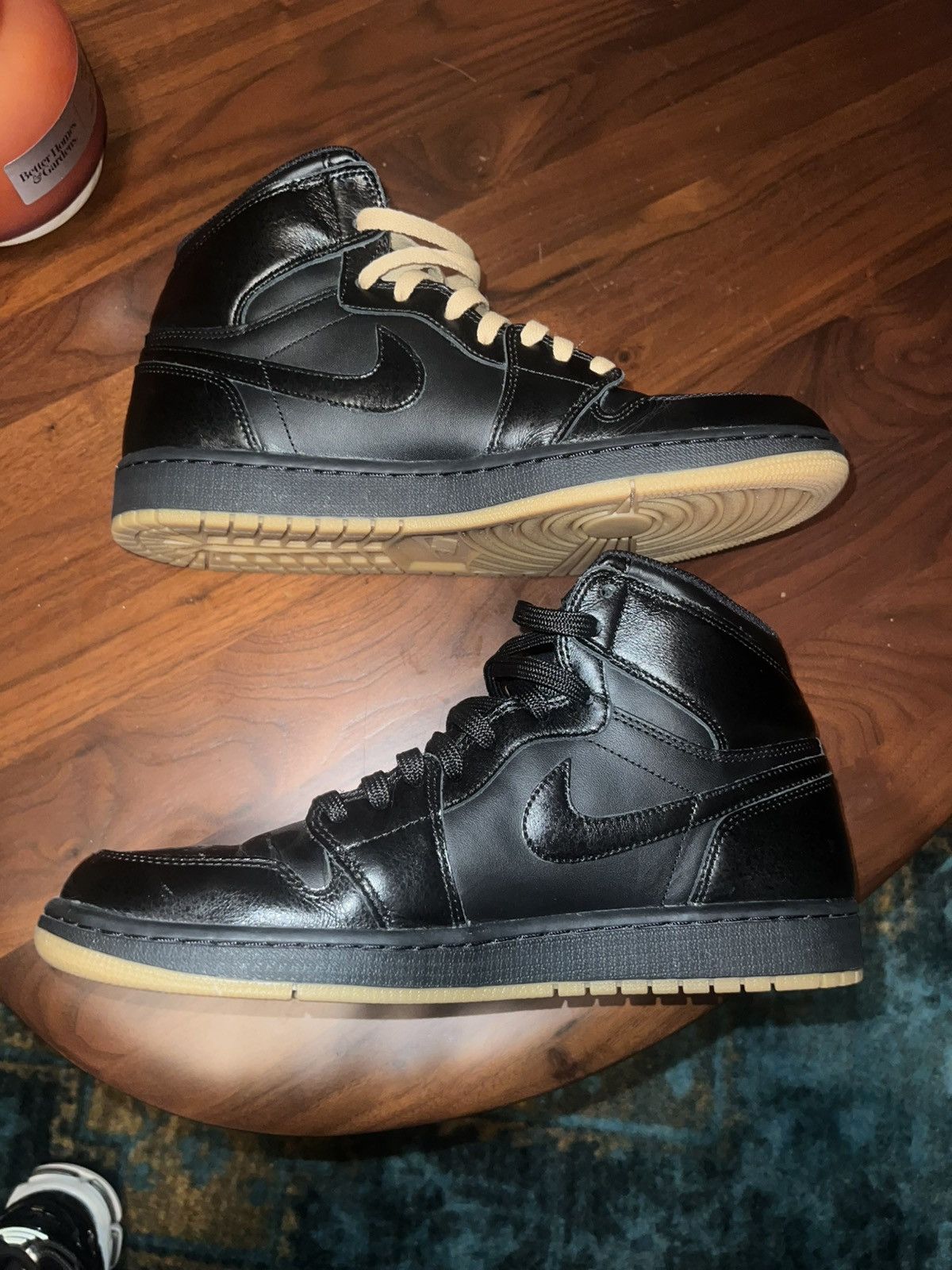 Jordan Brand Air Jordan 1 Retro High Black Gum Size US 10.5 / EU 43-44 - 4 Thumbnail