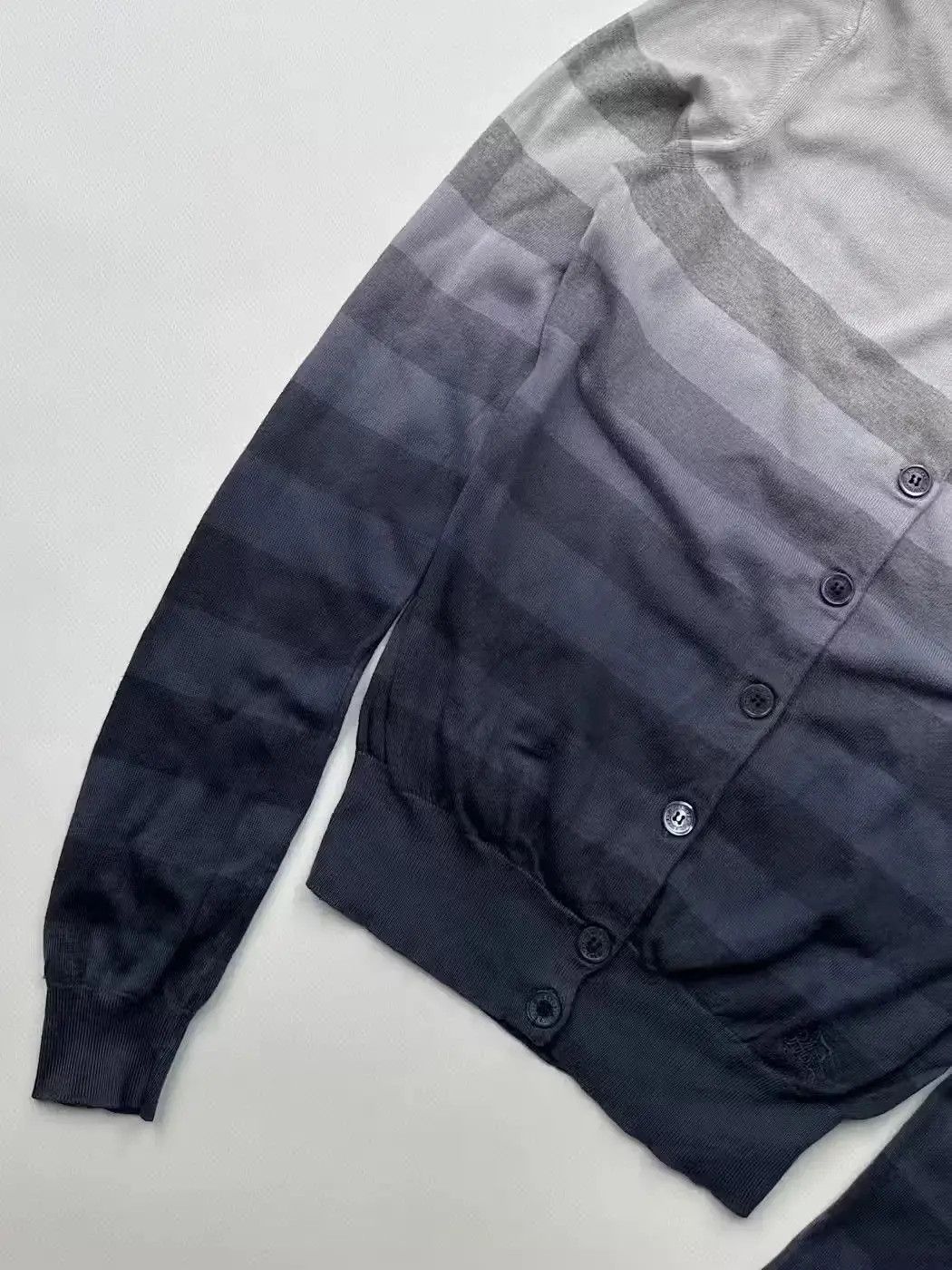 Burberry Burberry Vintage Button Cardigan (267) Size XS / US 0-2 / IT 36-38 - 3 Thumbnail