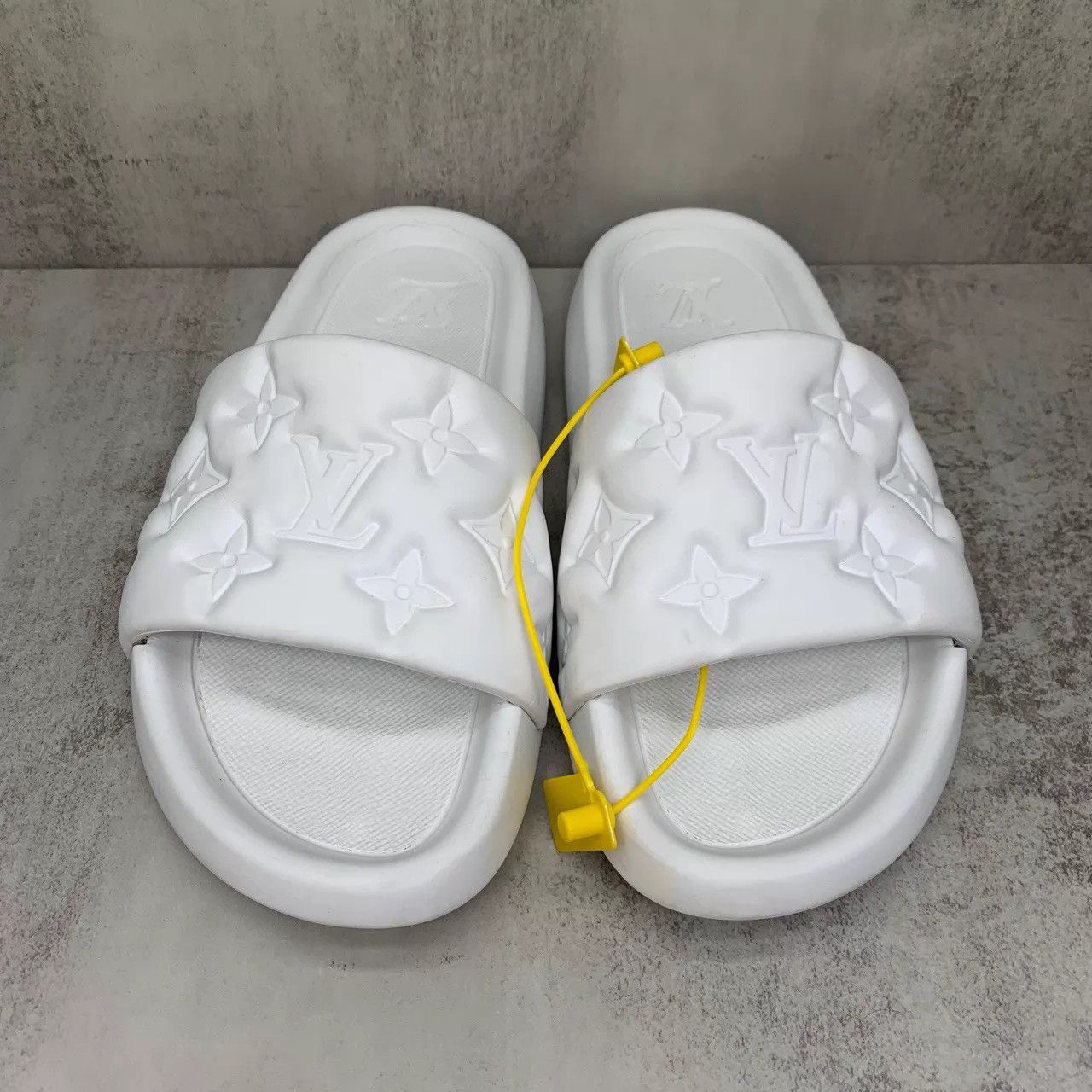 Louis Vuitton LV White Embossed Slippers US 6 EU 40 98 New Size US 9.5 / EU 42-43 - 4 Thumbnail