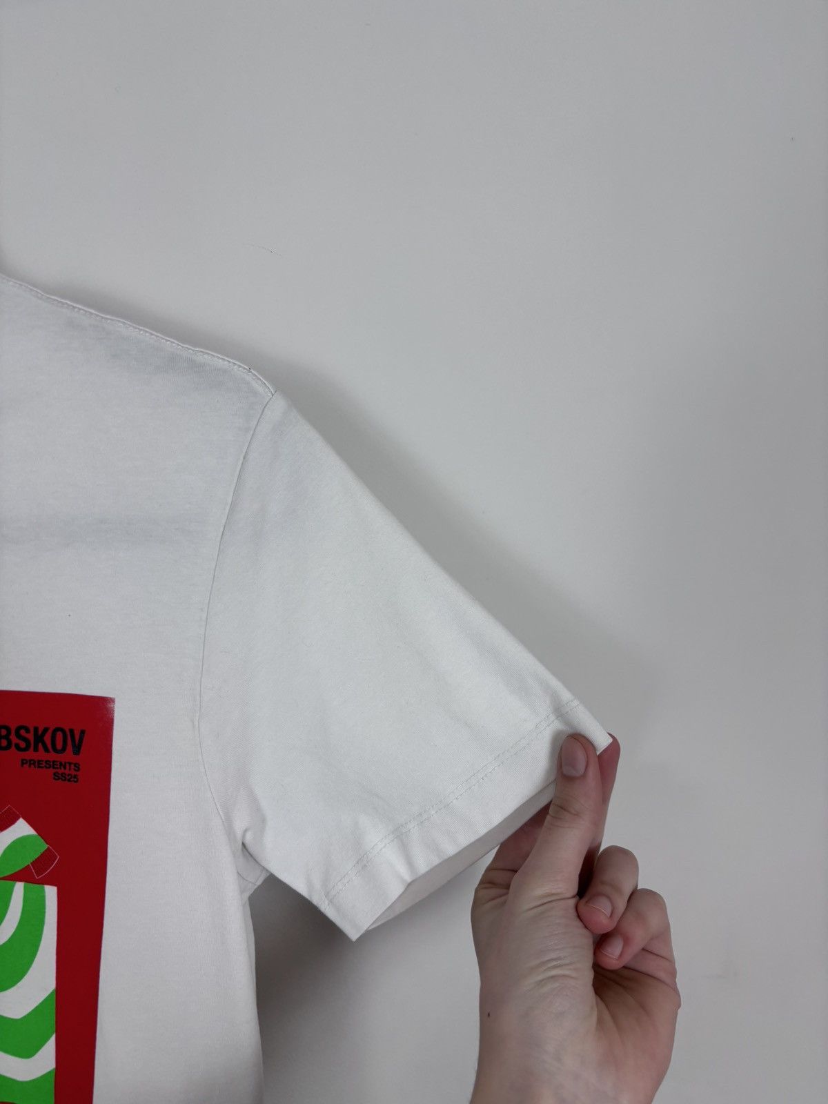 Henrik Vibskov Henrik Vibskov The Orchestra NWT Men’s Big Logo White Tee Size US S / EU 44-46 / 1 - 8 Thumbnail