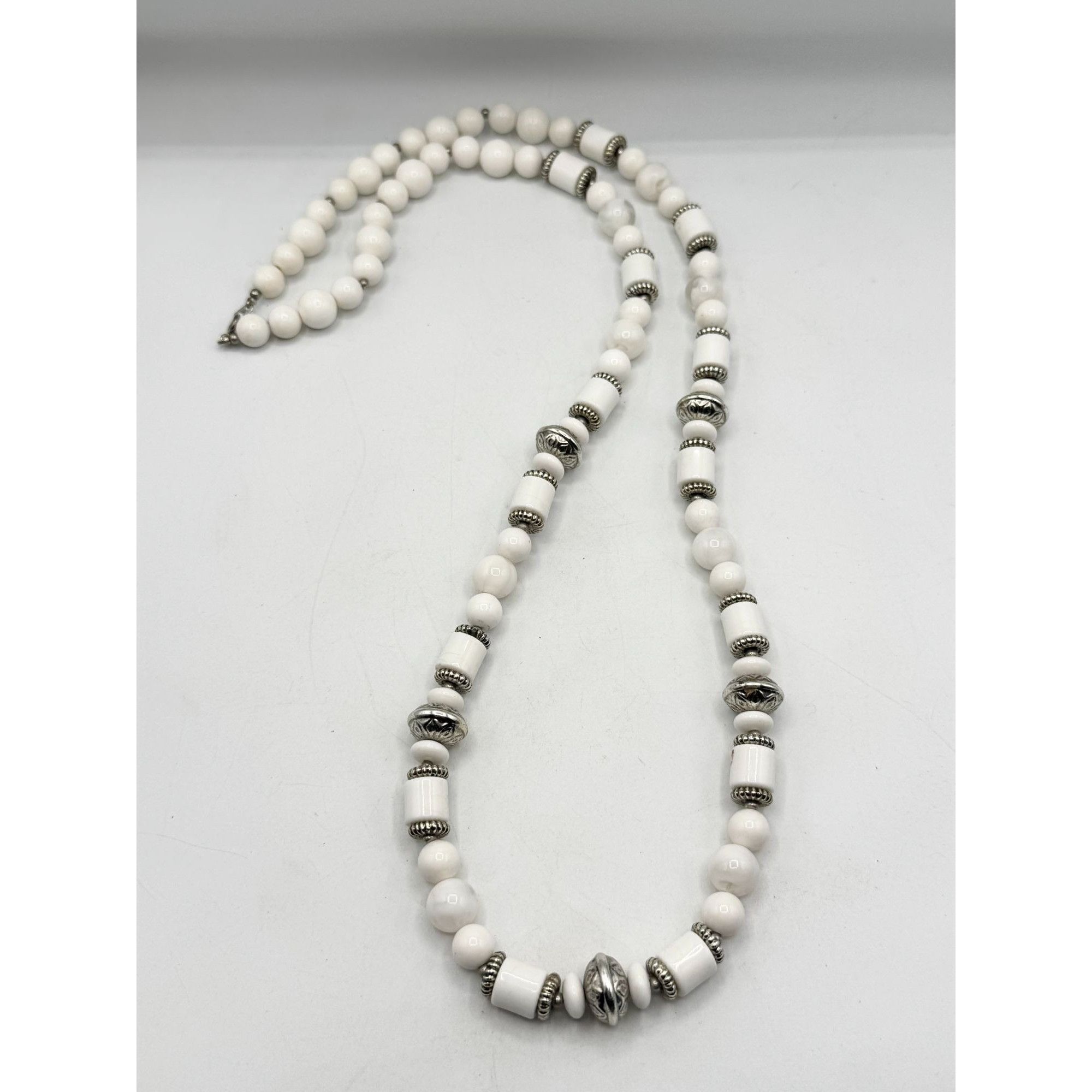 Vintage Vintage 80s White and Silver Plastic Long Beaded Western Sty Size ONE SIZE - 2 Thumbnail