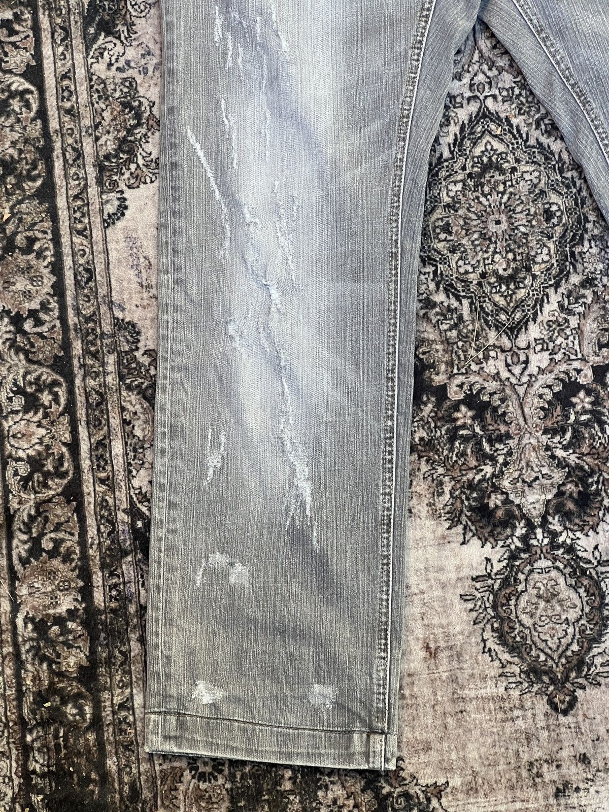 Designer × Dolce & Gabbana Dolce & Gabbana Light Gray Denim Dostressed Jeans (34W/34L) Size US 34 / EU 50 - 6 Thumbnail