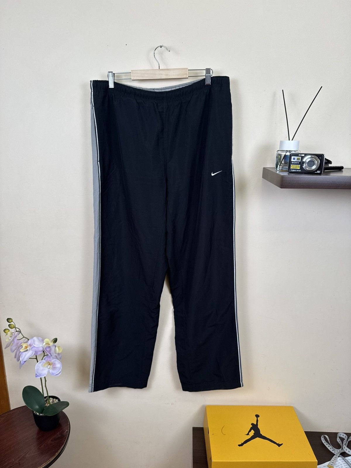 Nike Vintage Nike Pants Nylon Streetwear Straight Black Swoosh XL Size US 36 / EU 52 - 6 Thumbnail