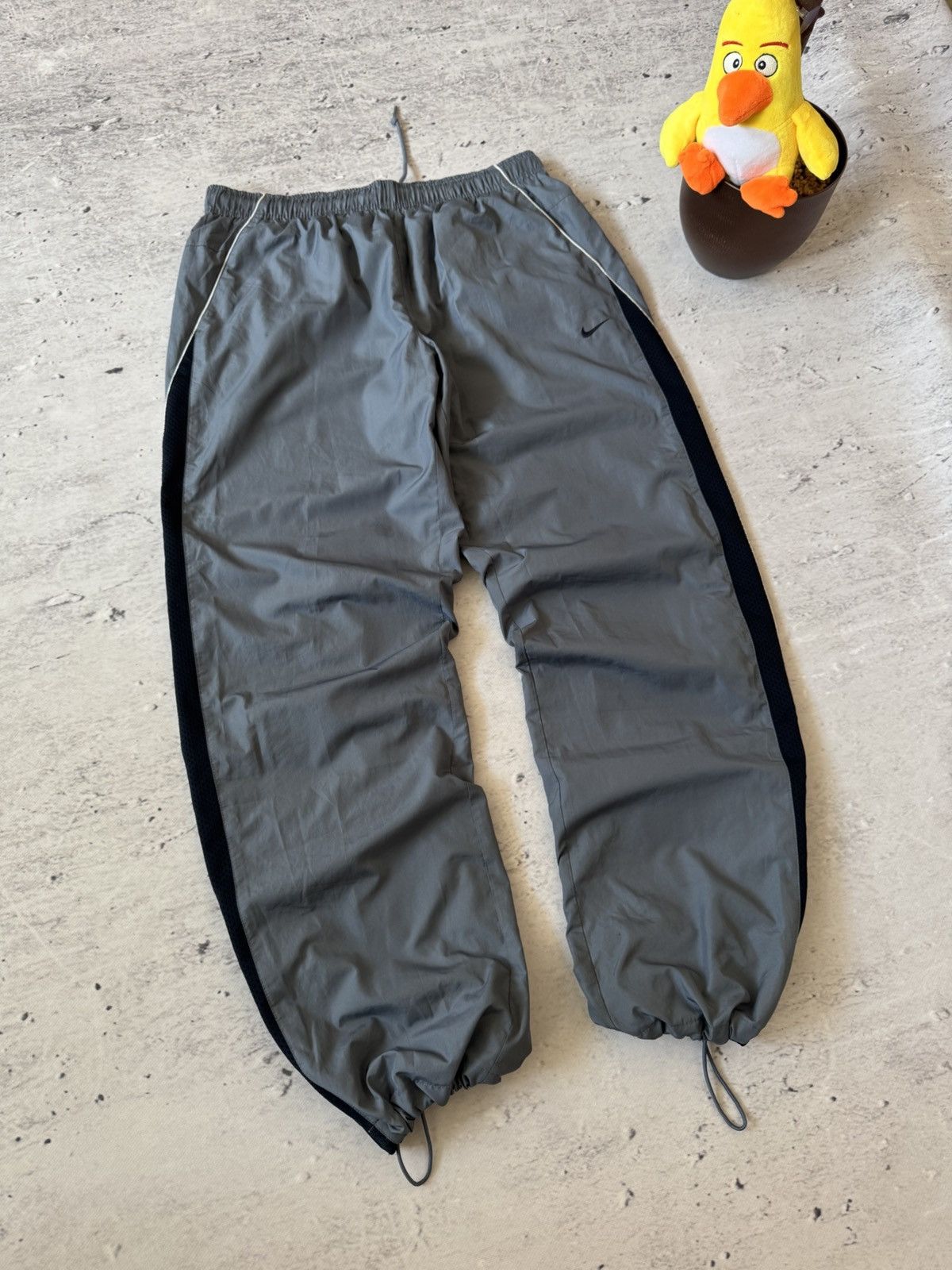 Nike × Vintage NIKE NYLON VINTAGE Y2K OVERSIZE BAGGY FIT PANTS SWEATPANTS Size US 34 / EU 50 - 1 Thumbnail