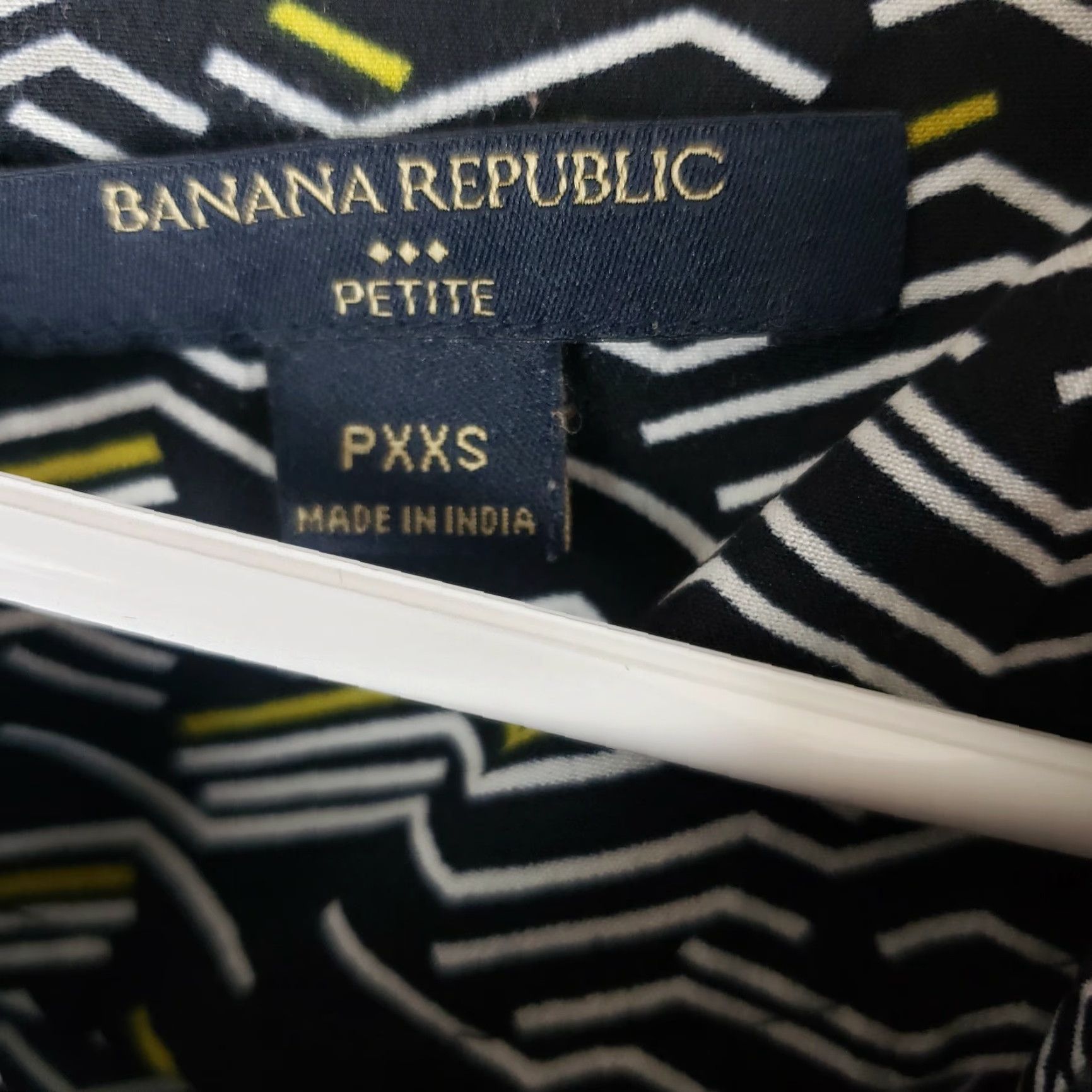 Banana Republic Banana Republic Womens Blouse Sz P2XS Black White Cap Sleeve Shirt Petite Womens Geometric Pattern 100% Polyester Cap Sleeve Round Neck Vintage: No Size XXS / US 00 / IT 34 - 5 Thumbnail