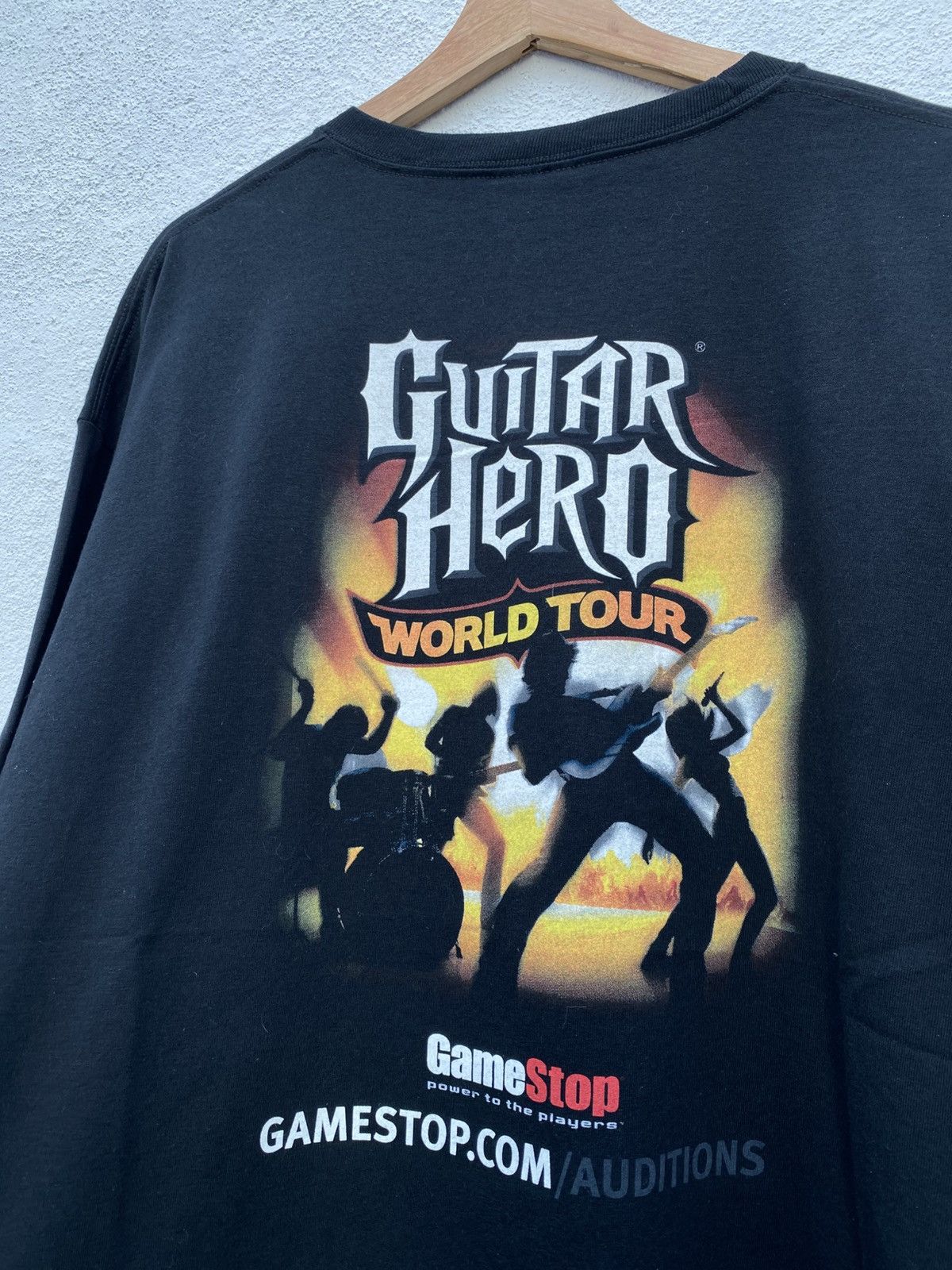 Hanes Vintage Guitar Hero World Tour Game Stop Size US XL / EU 56 / 4 - 7 Thumbnail