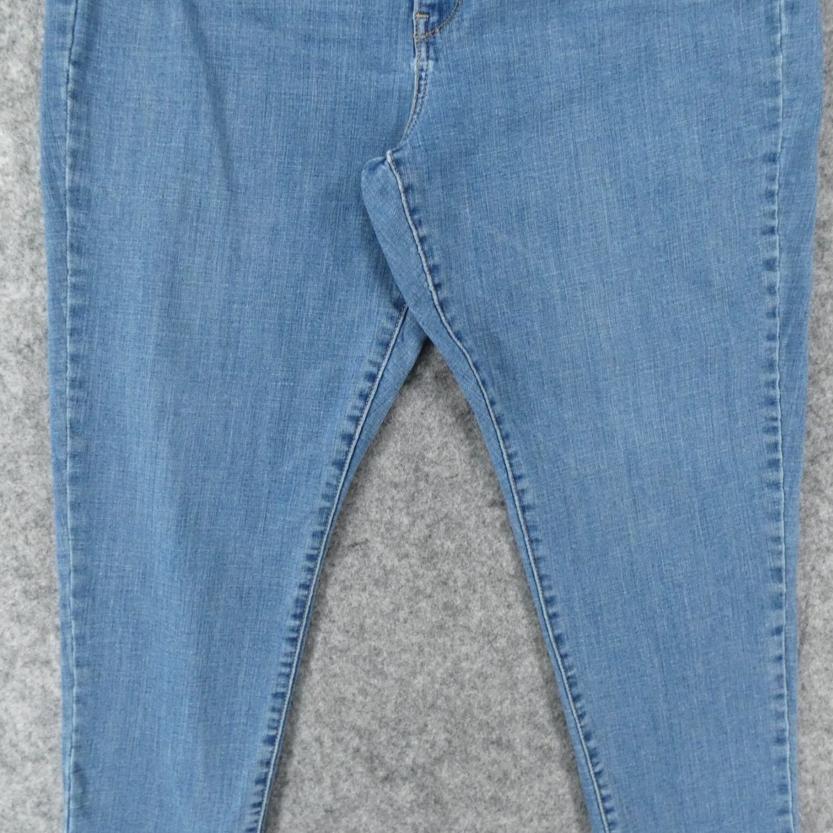 Levi's Levi's Jeans Womens 18 Stretch Distressed Classic Crop Mid Rise Light Wash Size 40" / US 18 - 4 Thumbnail