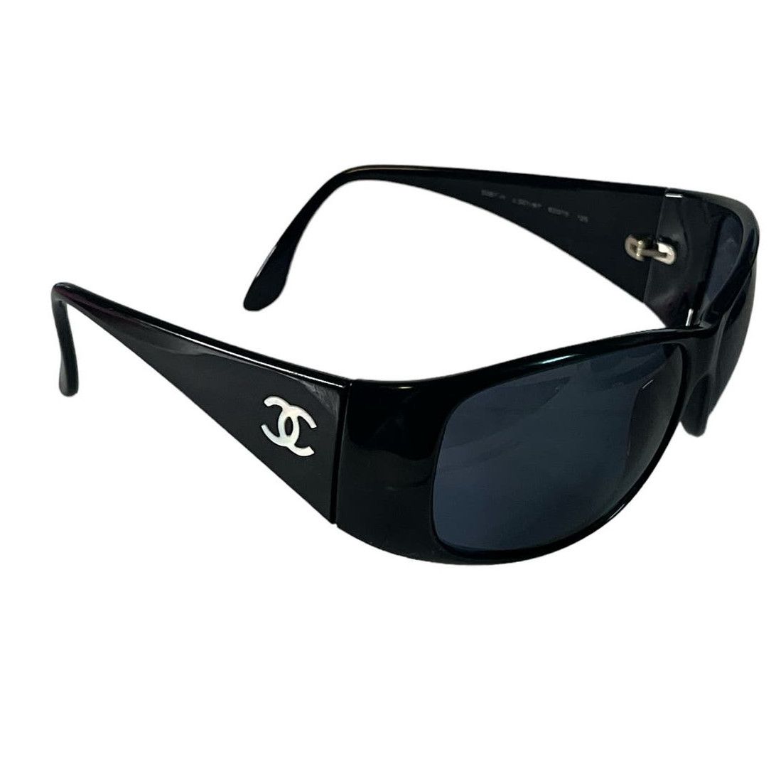 image of Chanel Black Sunglasses With Pearl Logo 5087 H C 501/87, Women's
