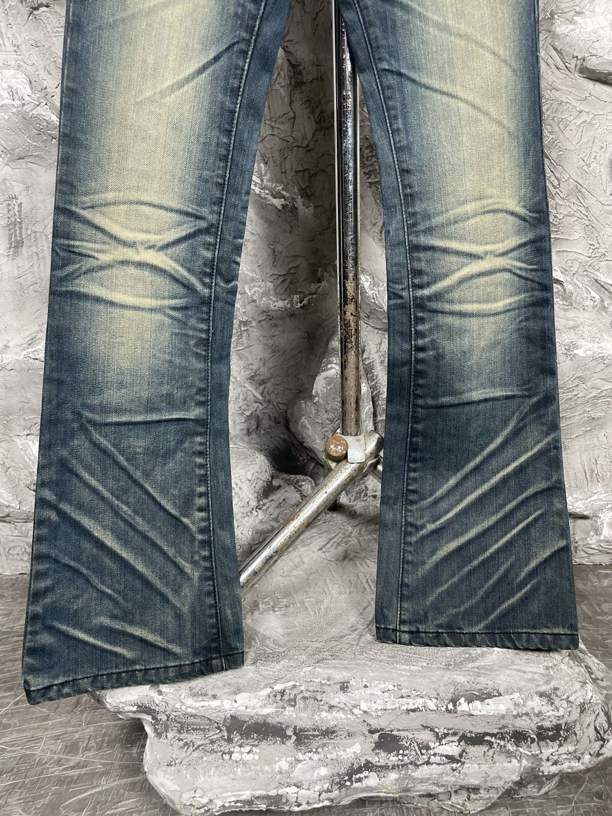 If Six Was Nine × Japanese Brand Vintage Y2K Fade Distressed Rhinestones Bootcut Jeans Size 27" / US 4 / IT 40 - 6 Thumbnail