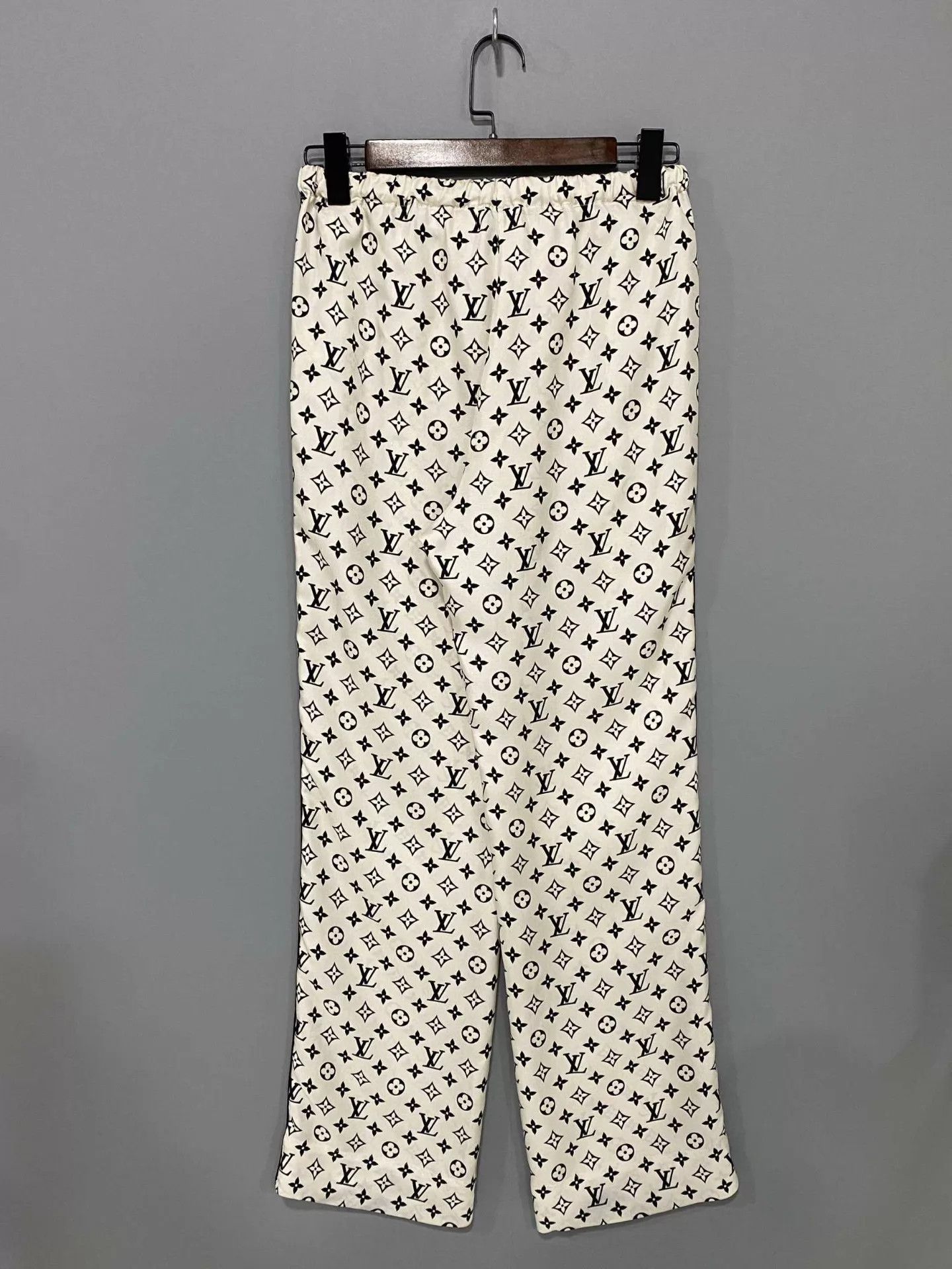 Louis Vuitton LV 95 New silk pants 36 Size 26" / US 2 / IT 38 - 1 Thumbnail