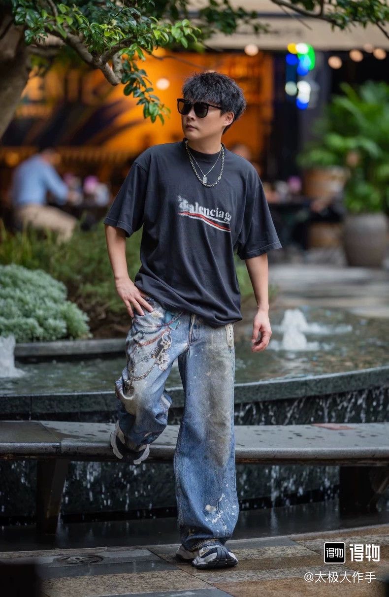 Balenciaga Balenciaga Dissolved fuzzy cola sea wave short sleeve Size US L / EU 52-54 / 3 - 9 Thumbnail