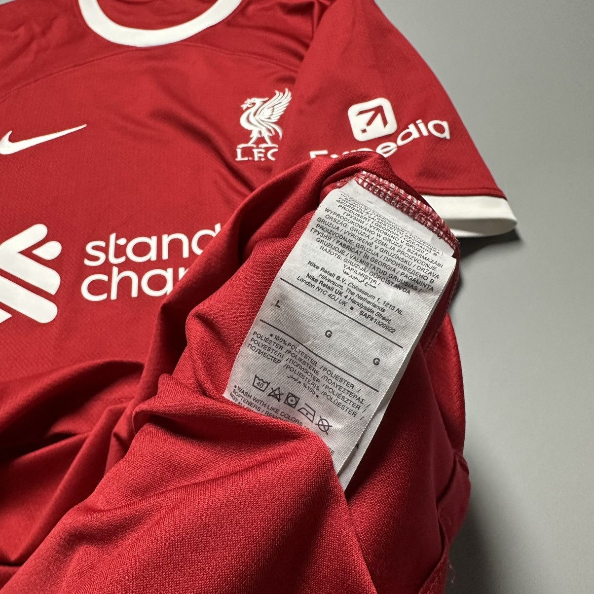 Nike LIVERPOOL NIKE 2023/2024 SOCCER HOME JERSEY #8 SZOBOSZLAI Size US L / EU 52-54 / 3 - 13 Thumbnail