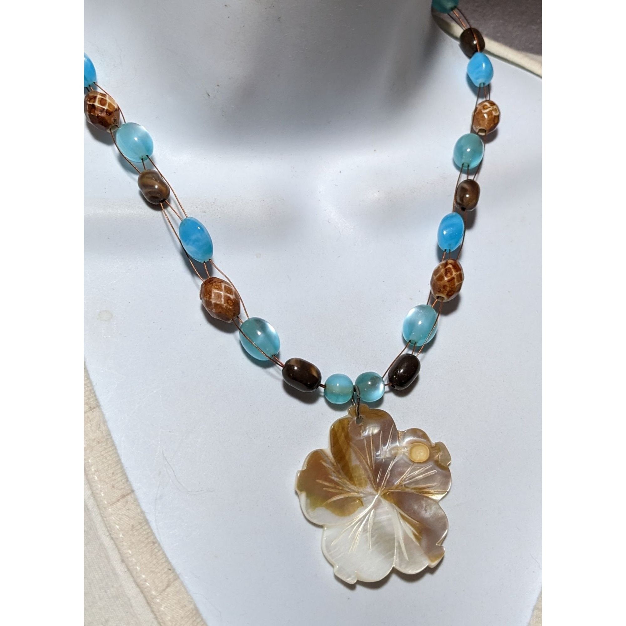Other Vintage Mother Of Pearl Flower Beaded Necklace Size ONE SIZE - 8 Thumbnail