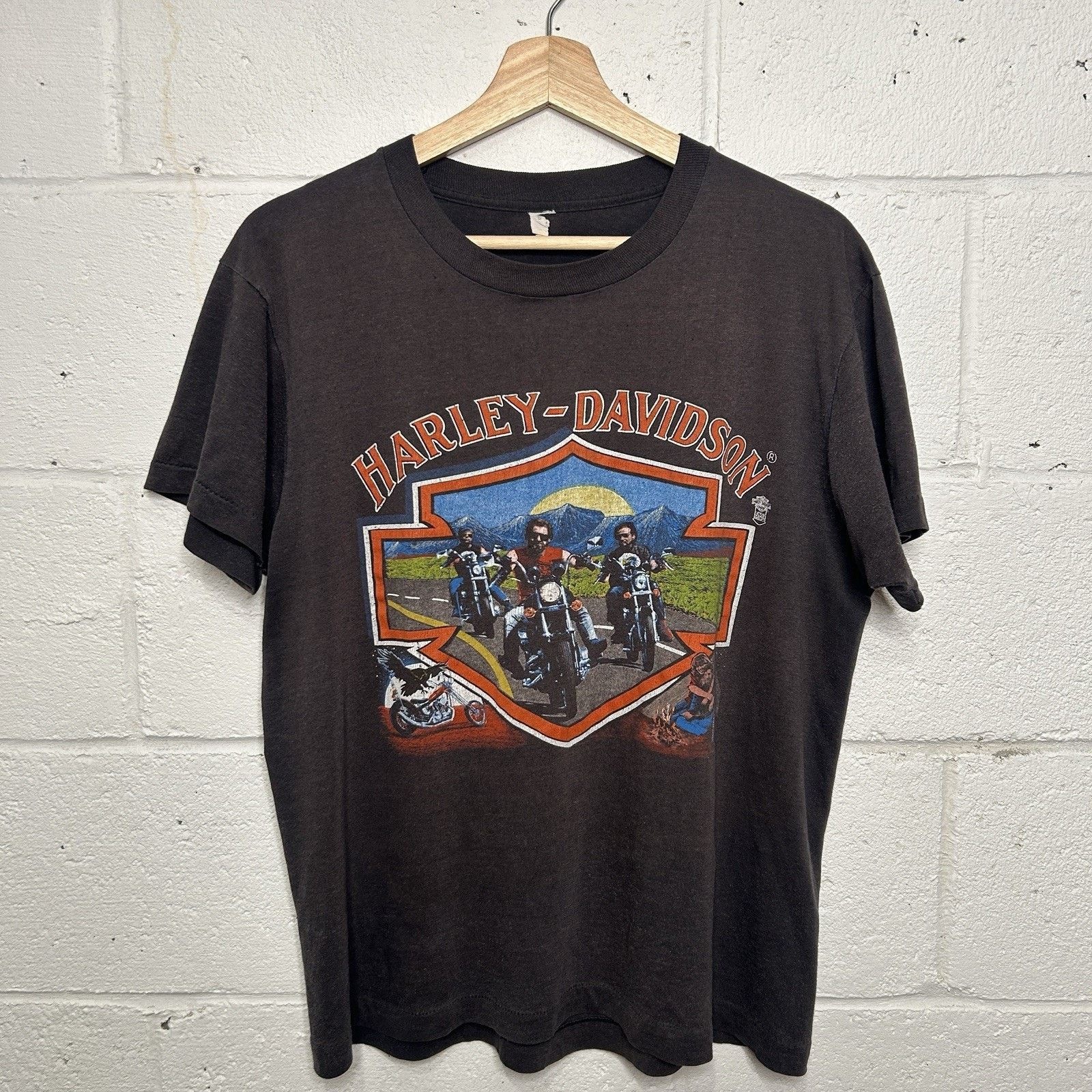 Harley Davidson 80's Vintage Harley-Davidson 3D Emblem Shield Mountains Tee Size US M / EU 48-50 / 2 - 1 Thumbnail