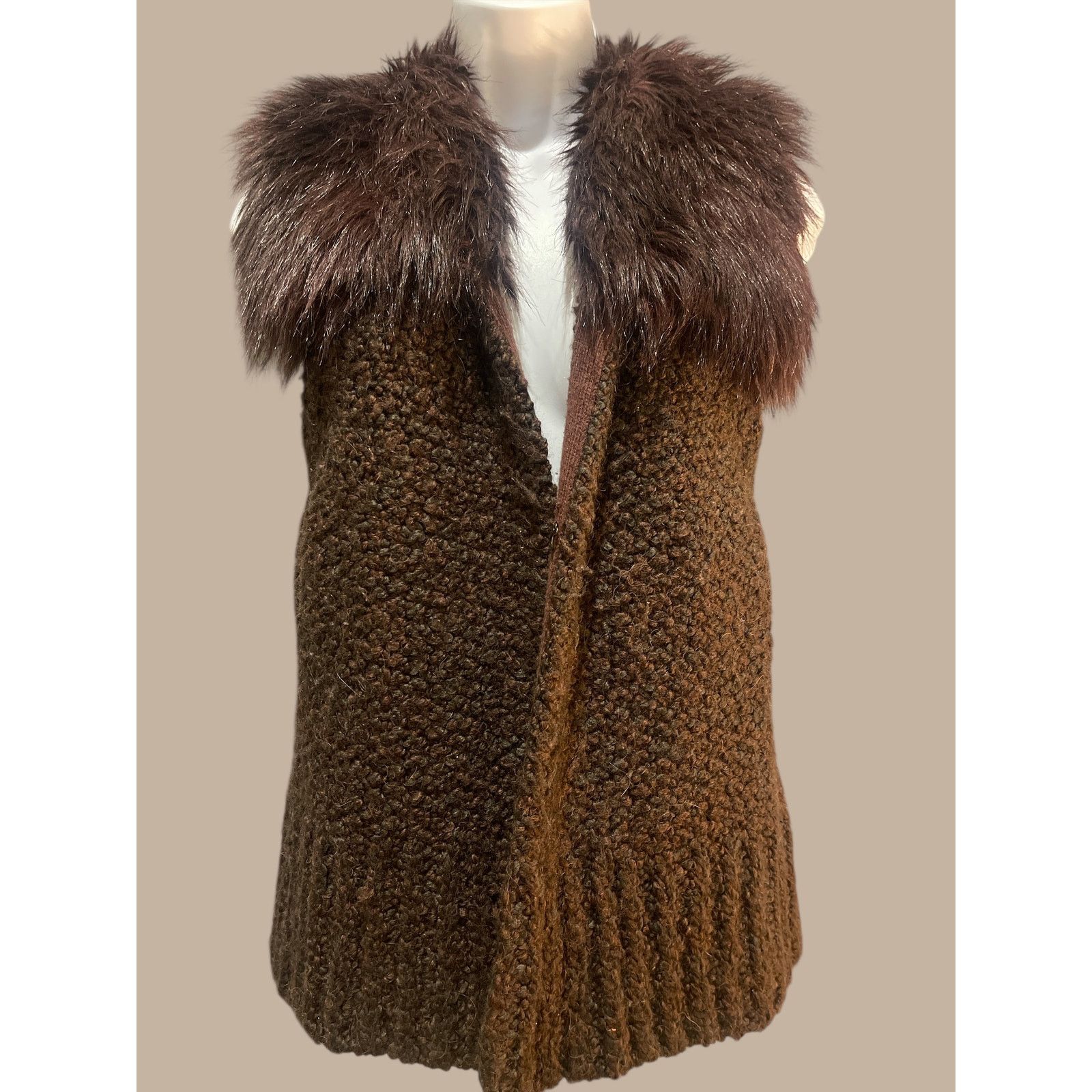 Loft LOFT Brown Bouclé Knit Sweater Vest w/ Faux Fur Trim Collar Size S / US 4 / IT 40 - 2 Thumbnail