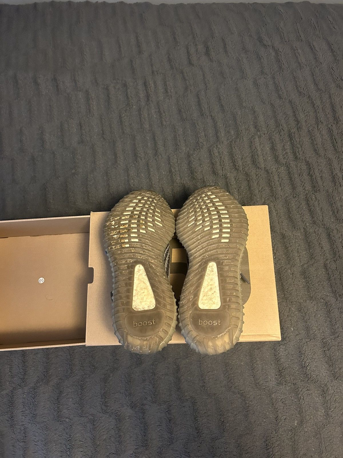 Adidas × Kanye West Yeezy Belugas 2.0 Size US 9 / EU 42 - 5 Thumbnail