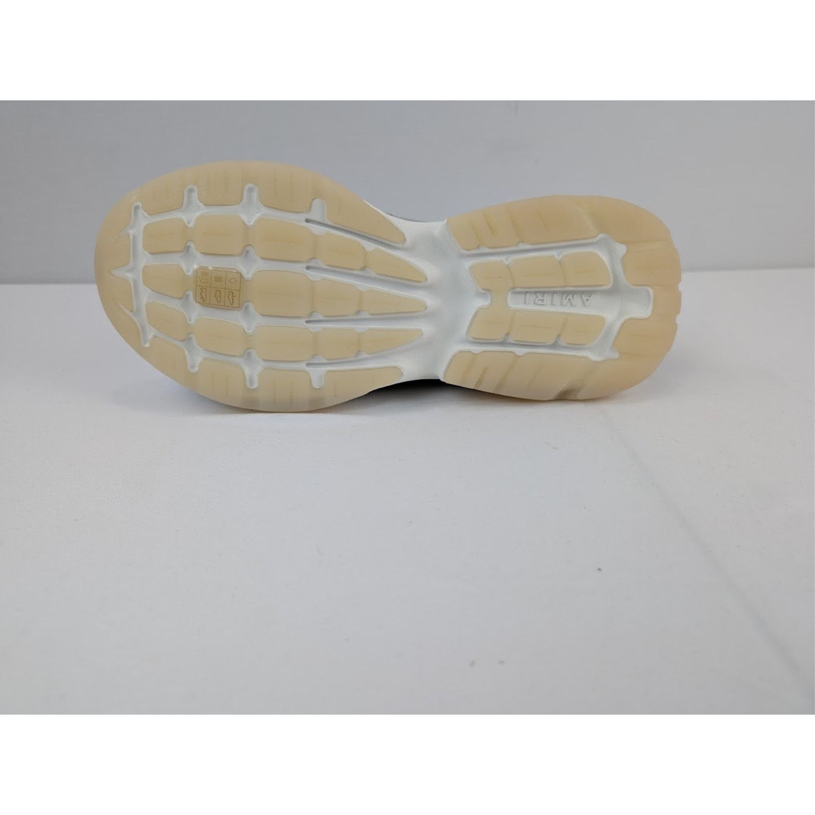 o1rshd1 Q:2 / Bone Runner in Gray