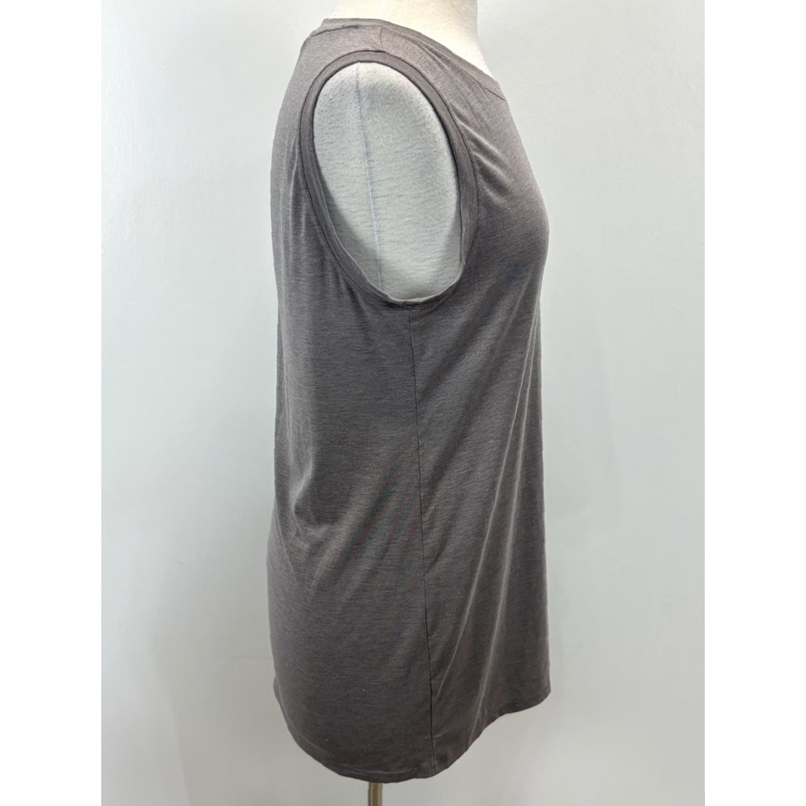 Athleta VINTAGE Athleta Vital Tank Top Shirt Womens Medium Tall Gray MT Muscle Sleeveless Longer Length Pullover Gym & Training Activewear M Tall Women Size M / US 6-8 / IT 42-44 - 4 Thumbnail