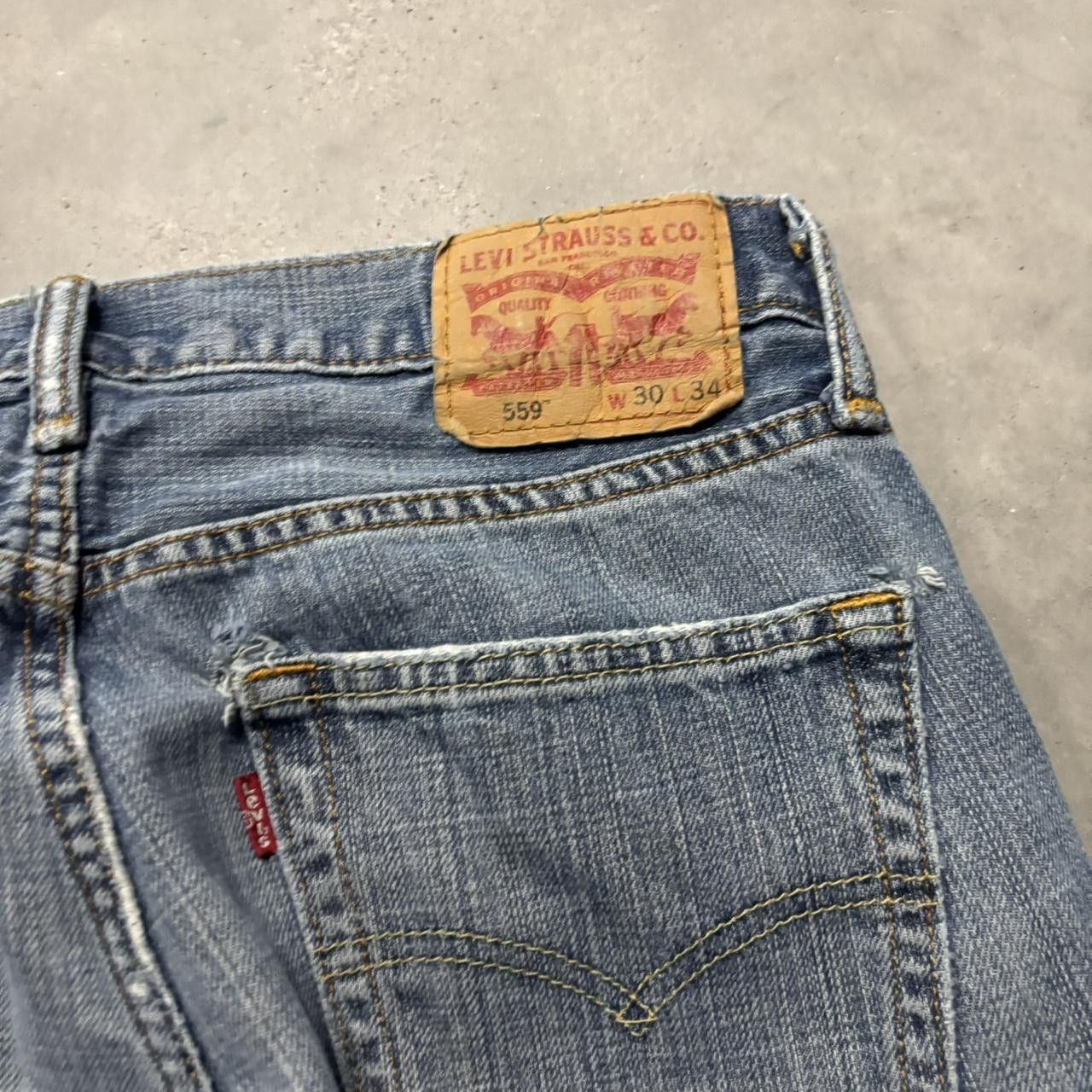 Levi's × Vintage Crazy Vintage Y2K/2000s Grunge Levis Medium Wash Denim Jeans! Size US 30 / EU 46 - 7 Thumbnail