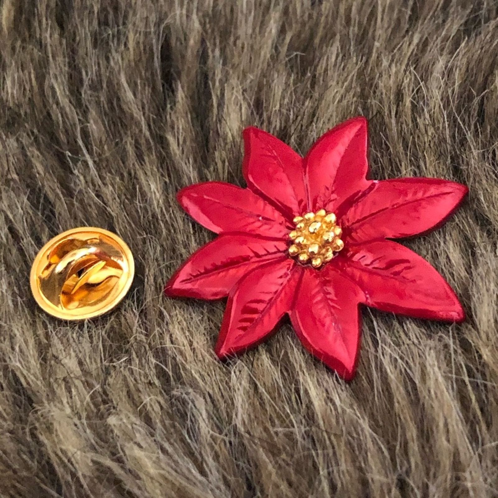 Vintage Vintage poinsettia painted metal Tac pin brooch Size ONE SIZE - 4 Thumbnail