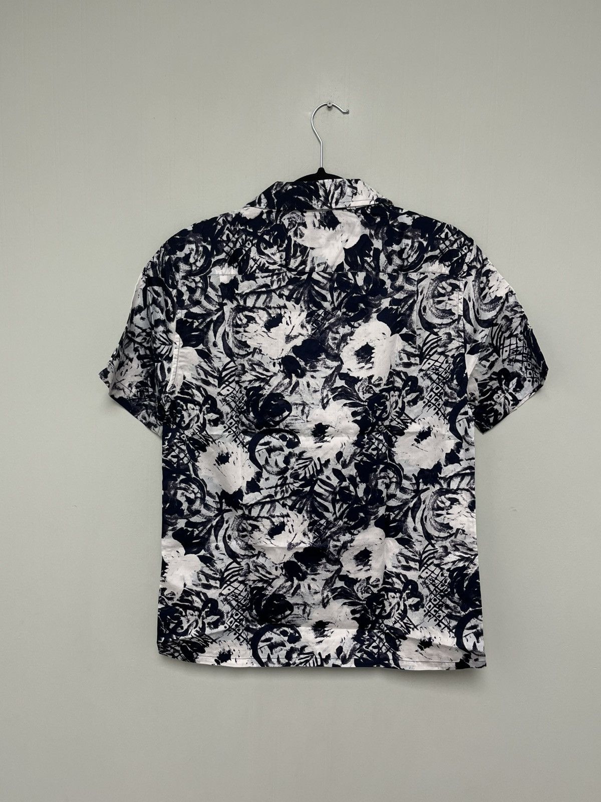 John Varvatos Danny SS shirt. Size small Size US S / EU 44-46 / 1 - 2 Thumbnail