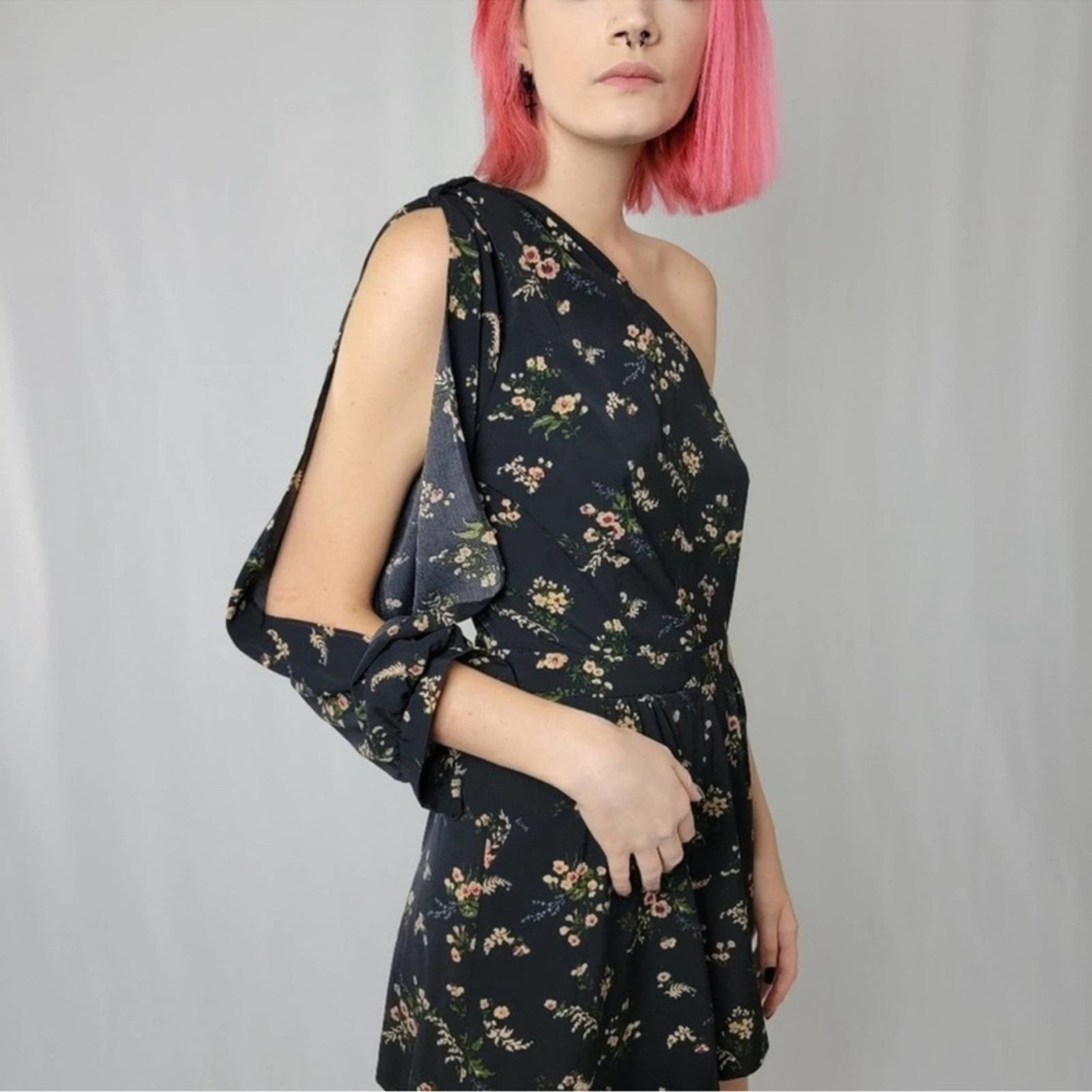 Topshop Topshop Floral Romper Size 28" / US 6 / IT 42 - 6 Thumbnail