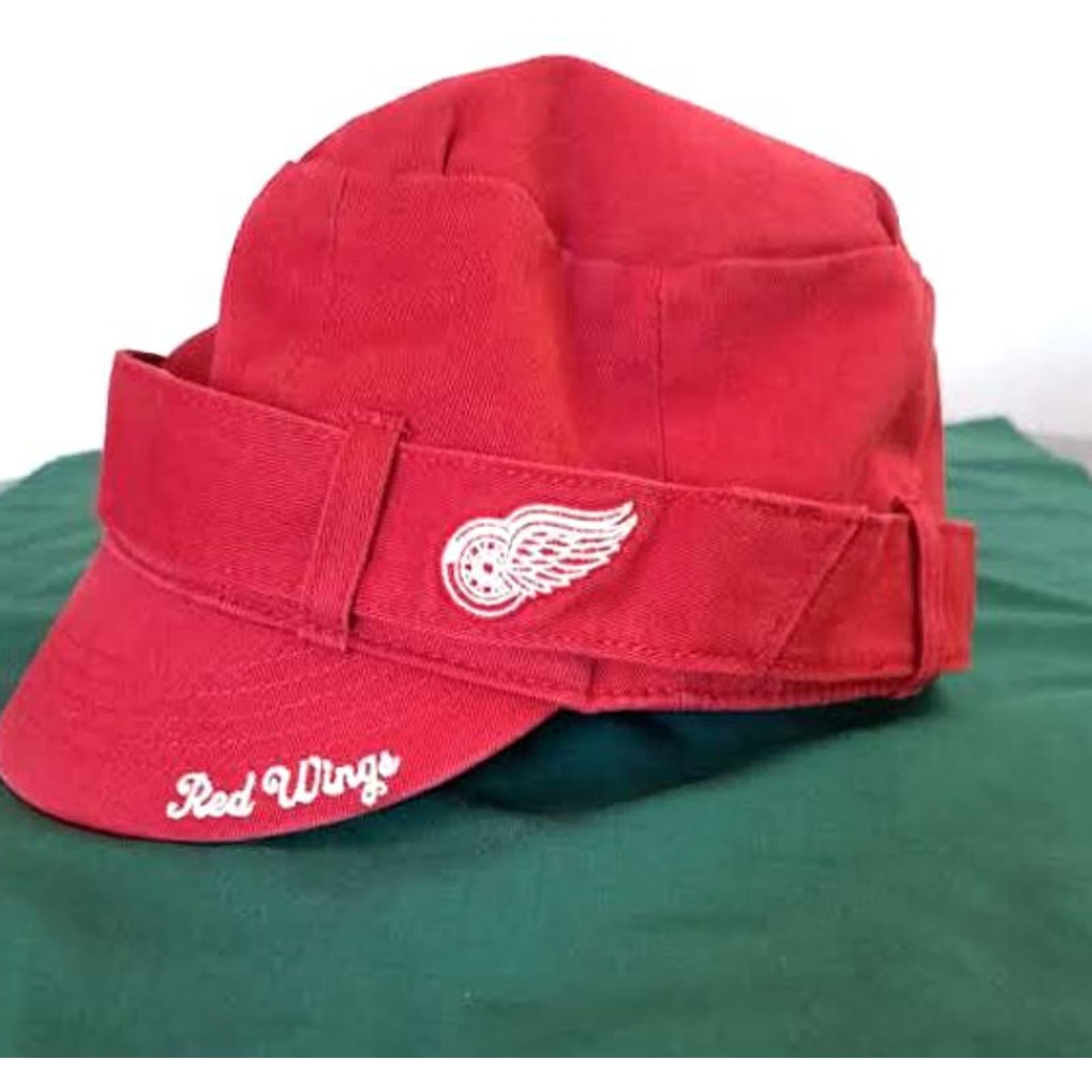 47 Vintage Woman Detroit Red Wings Fitted 7 1/4 Cabbie Hat Logo 47 90s Womens Size ONE SIZE - 5 Thumbnail
