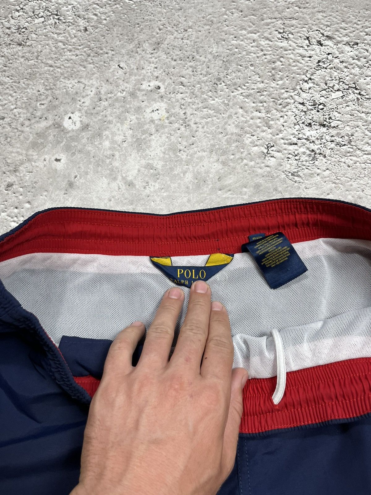 Polo Ralph Lauren Polo Ralph Lauren navy swim shorts red waistband size M Size US 32 / EU 48 - 6 Thumbnail