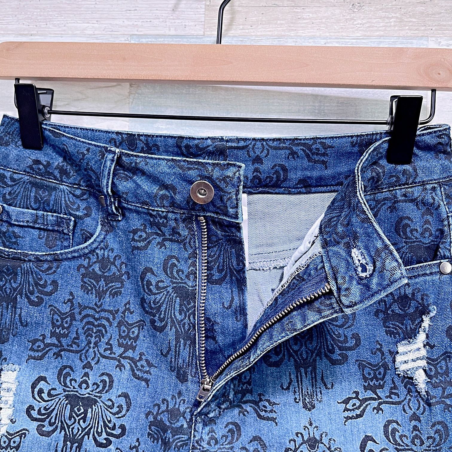 Disney DISNEY Haunted Mansion Midi Jean Shorts Womens Small Size 28" / US 6 / IT 42 - 6 Thumbnail