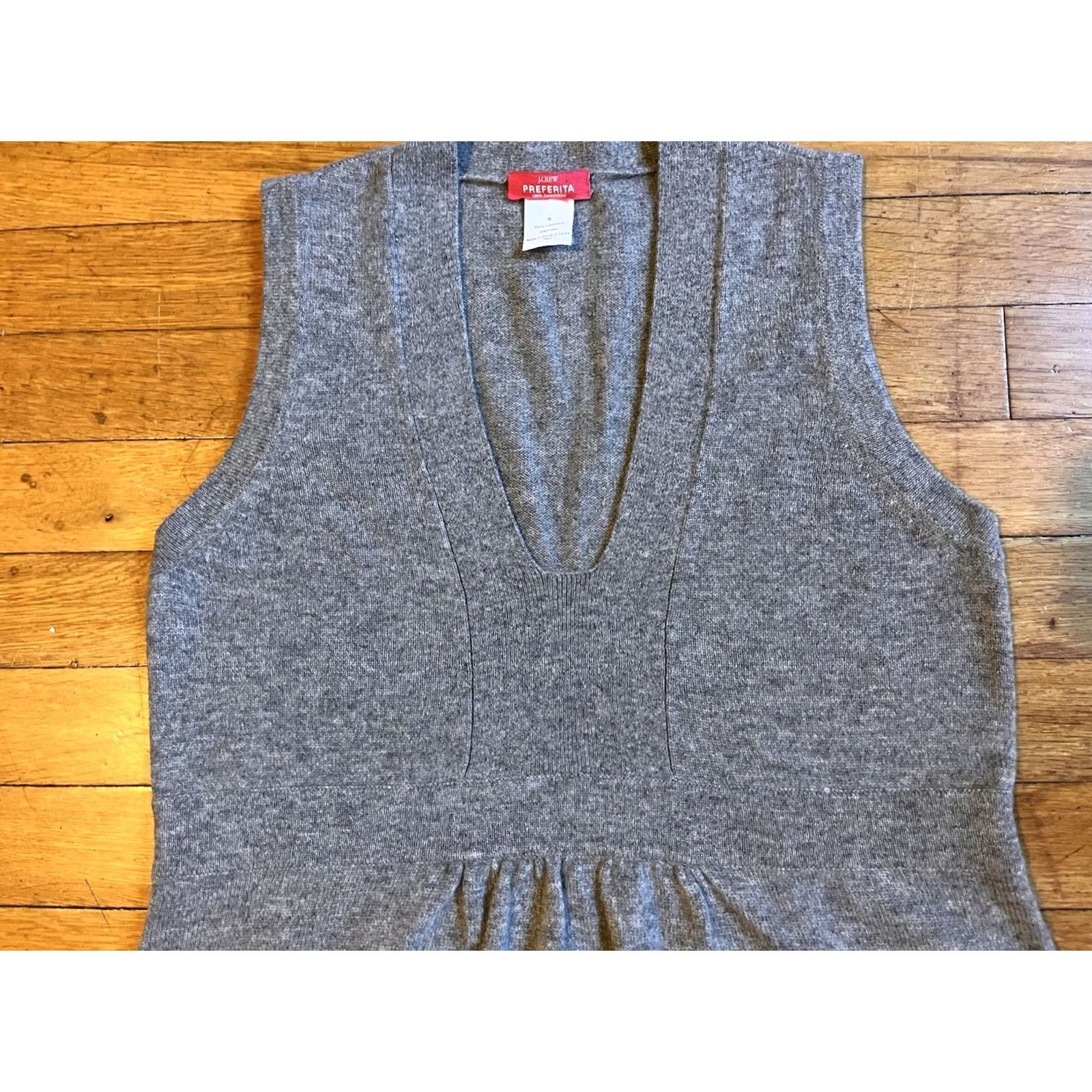 J.Crew J.CREW Preferita 100% Cashmere Deep V-Neck Sweater Vest Women’s Small Gray Vest, 100% Cashmere, Gray, S, Women, V-Neck, Sleeveless, Solid, Regular Fit Size S / US 4 / IT 40 - 3 Thumbnail