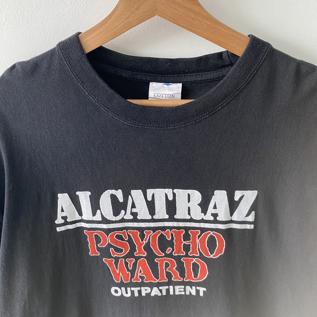Vintage Thrashed Faded Vintage Alcatraz Psycho Ward ERD GRUNGE TEE Size US L / EU 52-54 / 3 - 3 Thumbnail