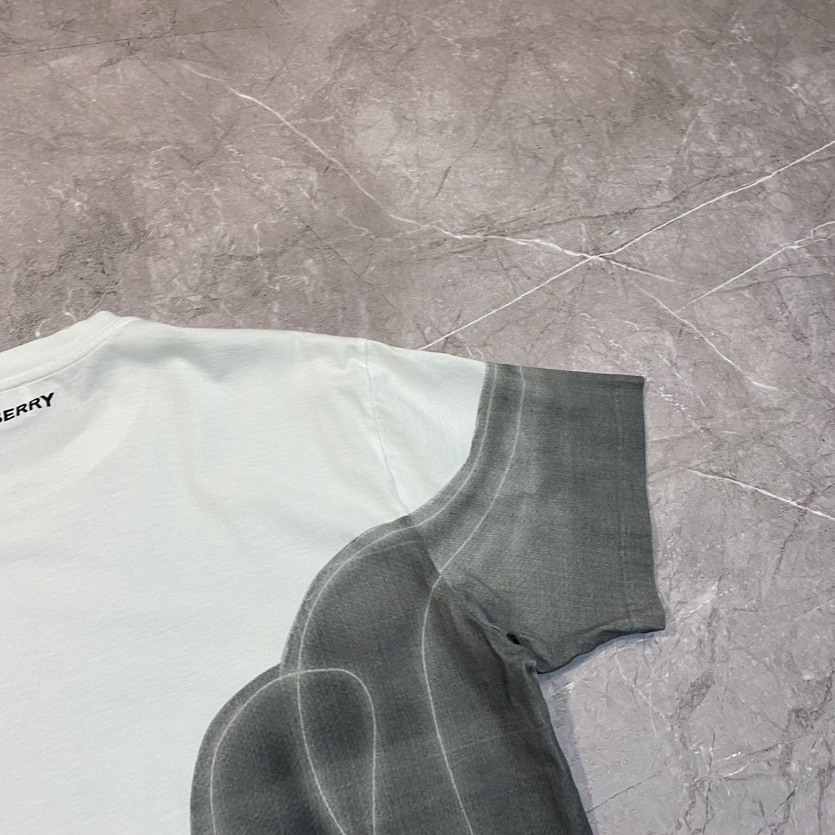 Burberry RARE ! BURBERRY ELON GRAPHIC BEAR TEE Size US M / EU 48-50 / 2 - 11 Thumbnail