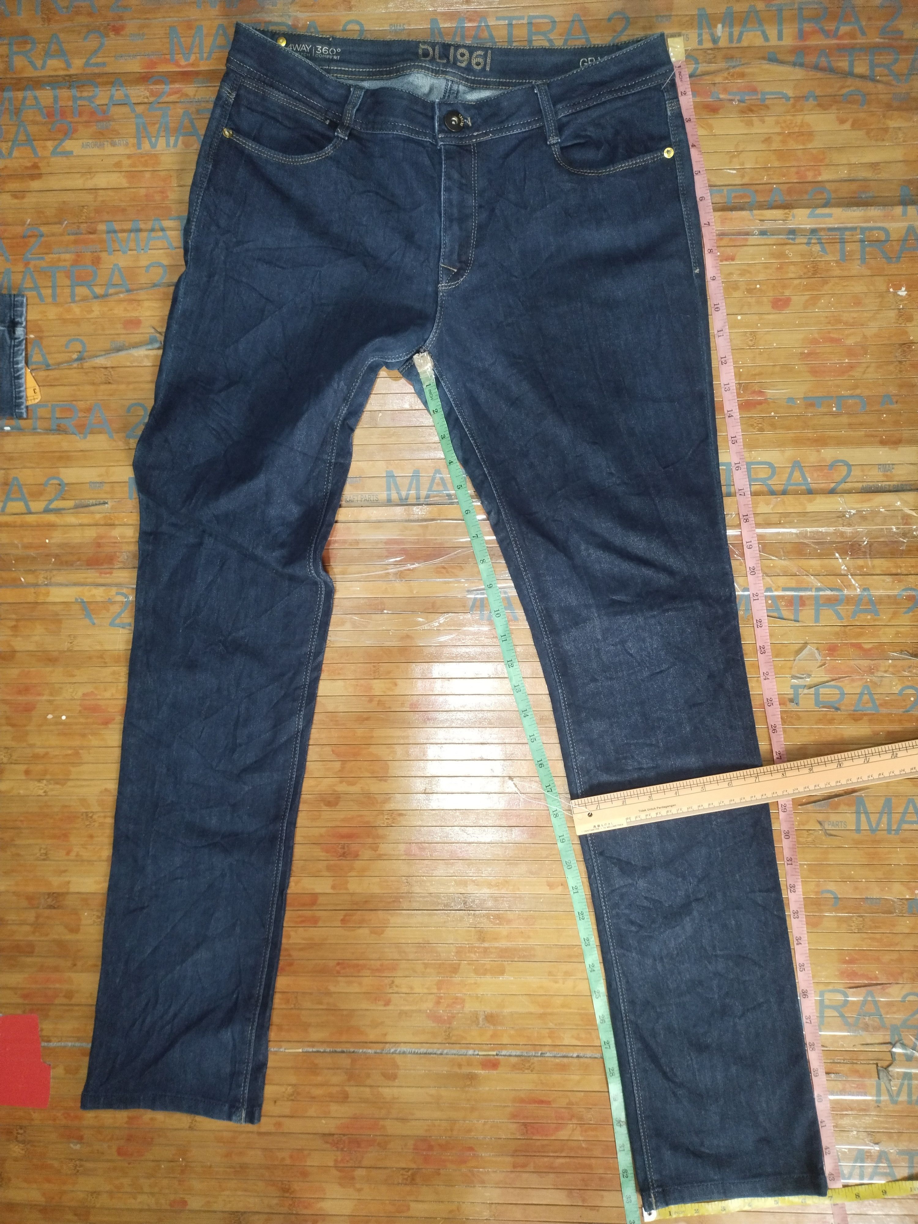 DL1961 Jeans Stretch DL1961 Grace Straight Sz 32" Size 32" / US 10 / IT 46 - 2 Thumbnail