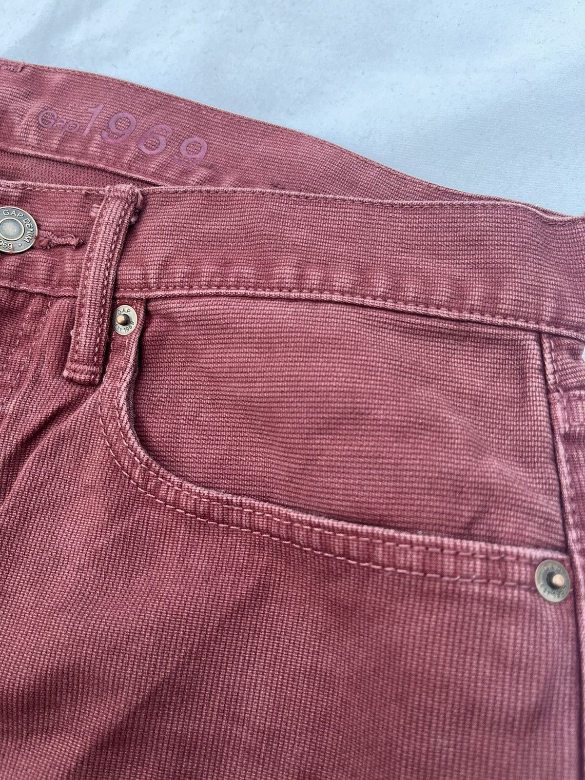 Gap GAP DENIM 1969 Burgundy Slim Jeans Y2K Style Vtg Size US 31 - 4 Thumbnail