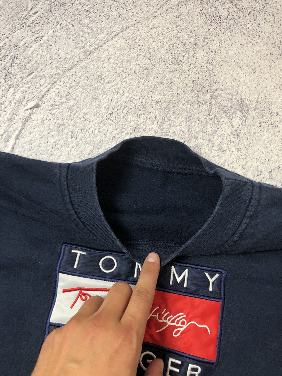 Tommy Hilfiger Vintage Sweater Tommy Hilfiger big logo y2k casual japan Size US L / EU 52-54 / 3 - 4 Thumbnail