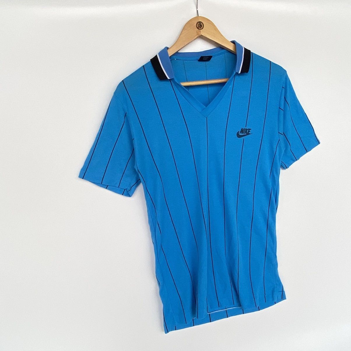 Other Vintage Nike Logo Small Embroidered Pullover Jumper Size M Size US M / EU 48-50 / 2 - 3 Thumbnail