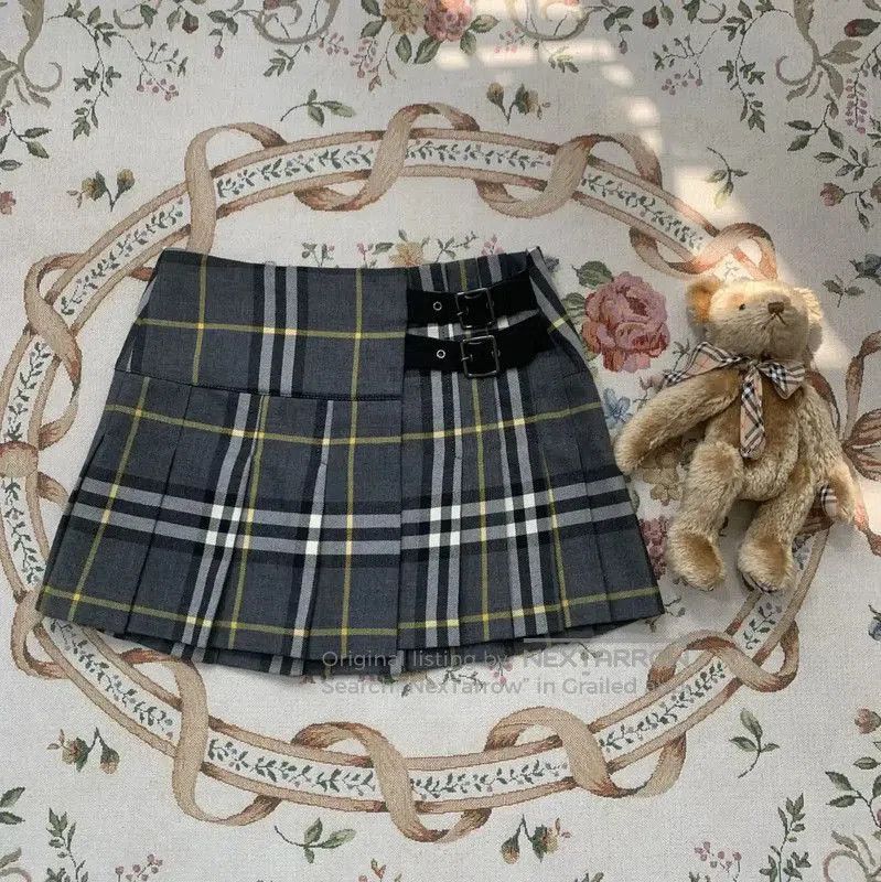 Burberry Burberry Gray Wool Plaid Mini Skirt. Size 23" - 1 Thumbnail