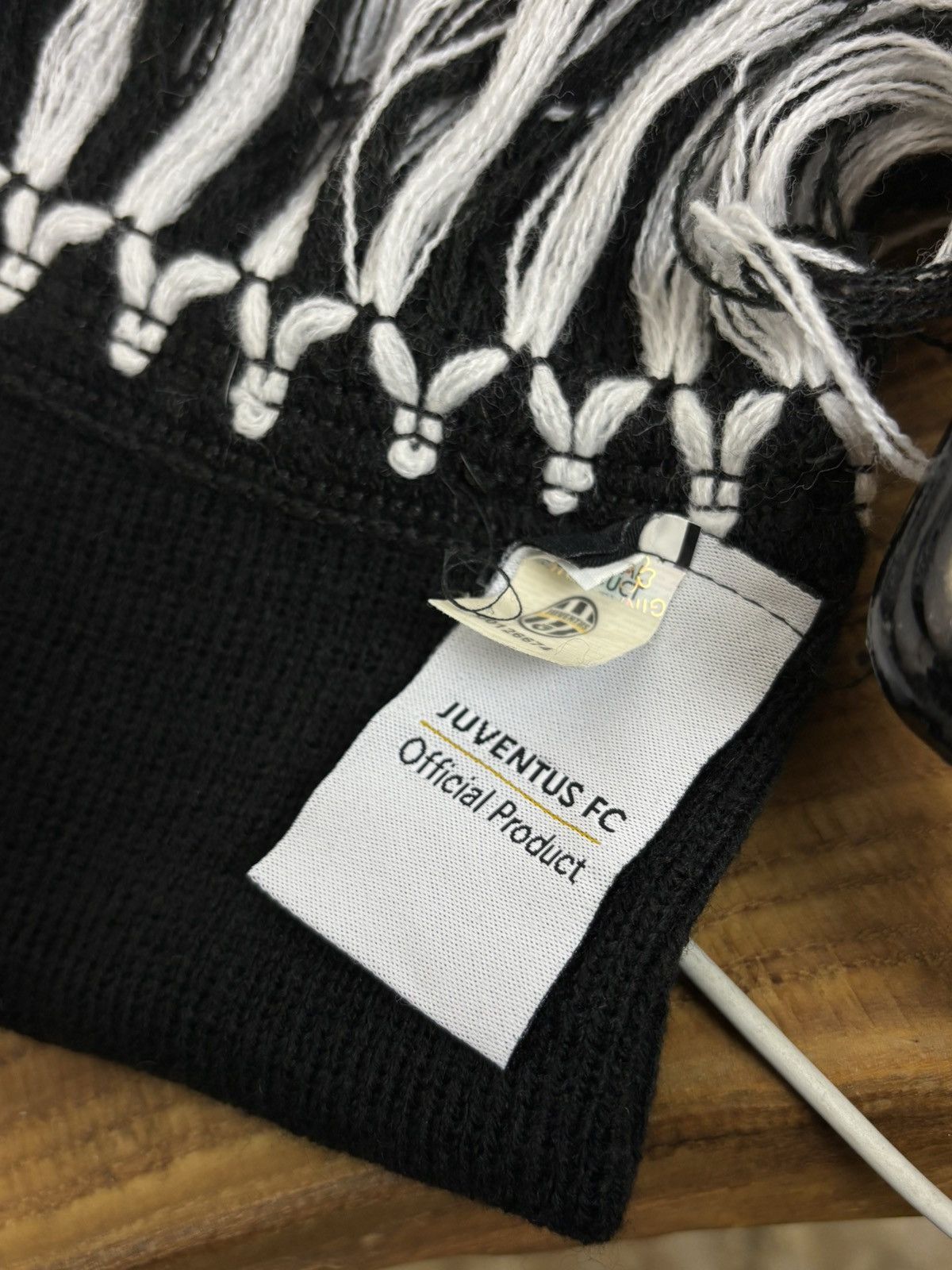 Vintage Vintage Juventus FC Striped Sportswear Scarf Muffler Size ONE SIZE - 7 Thumbnail