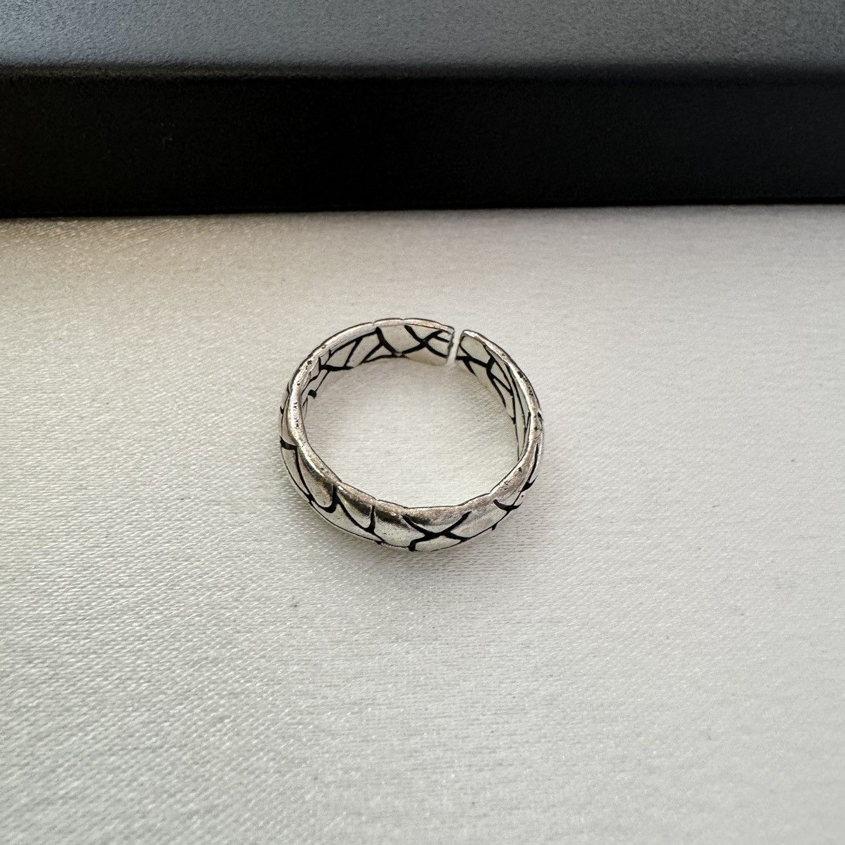 Other Crack Pattern Open Ring for Men Women,Hip Hop Unisex Style Size ONE SIZE - 2 Thumbnail