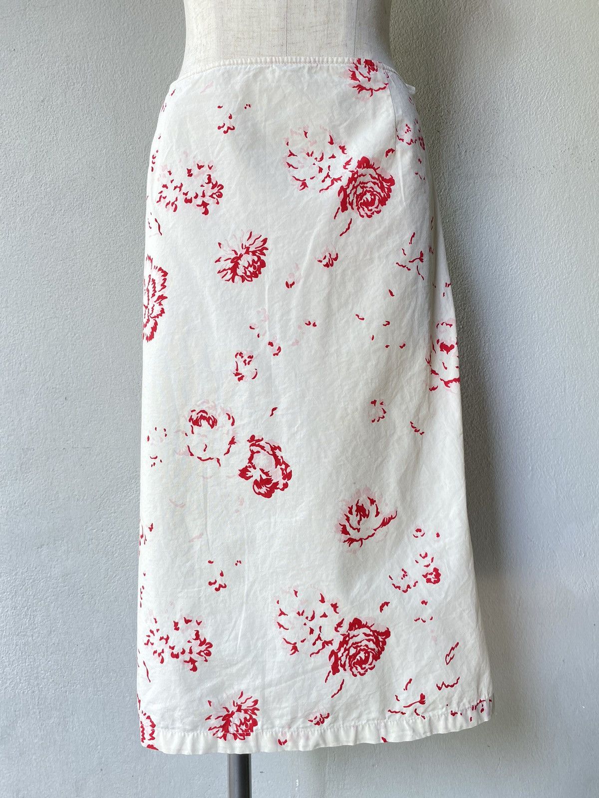 Marni MARNI Red Floral Print Skirt. Size 28" / US 6 / IT 42 - 4 Thumbnail