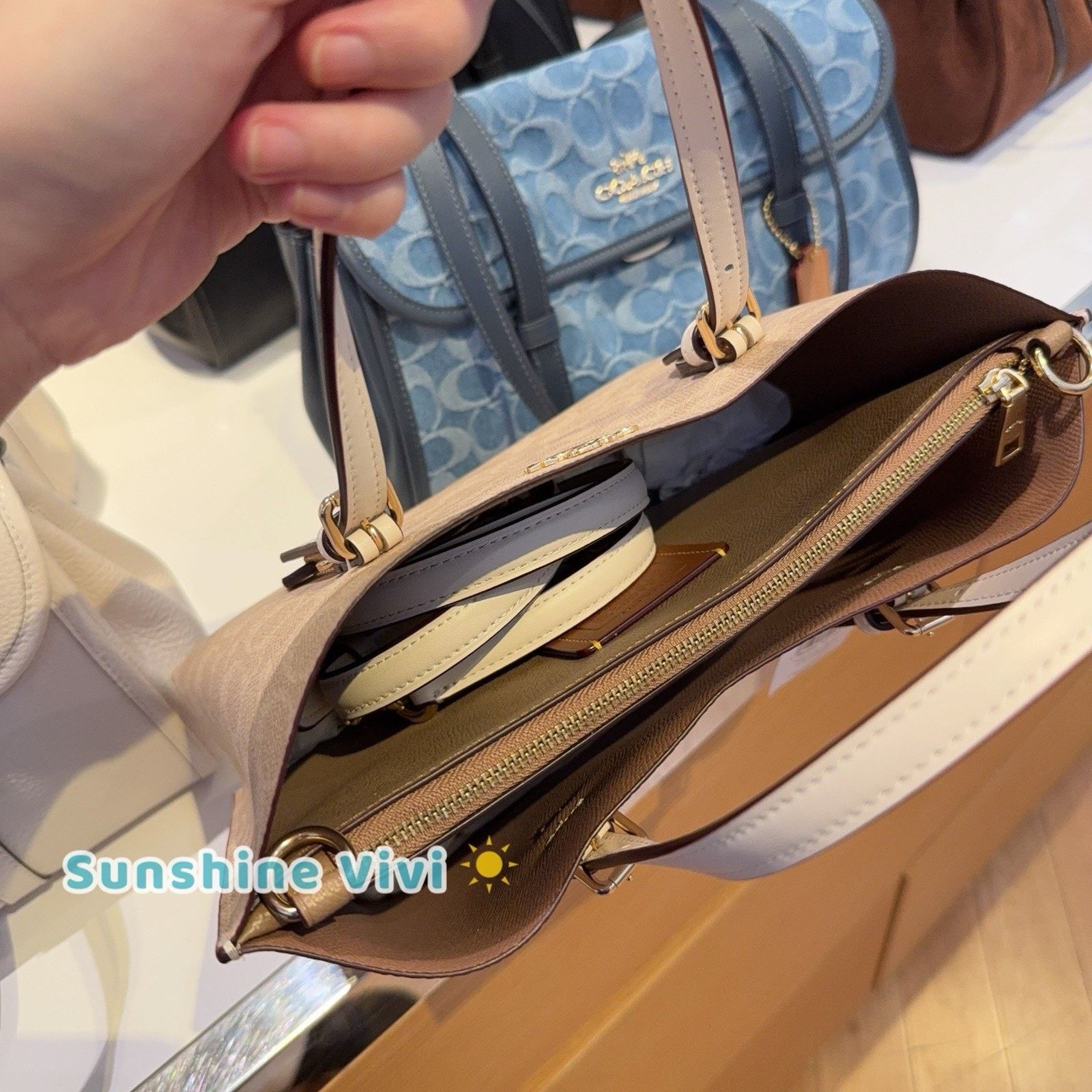 Coach NWT Coach Mollie Tote 25 in Crossbody CV965 Gold/Sand/Chalk Size ONE SIZE - 6 Thumbnail