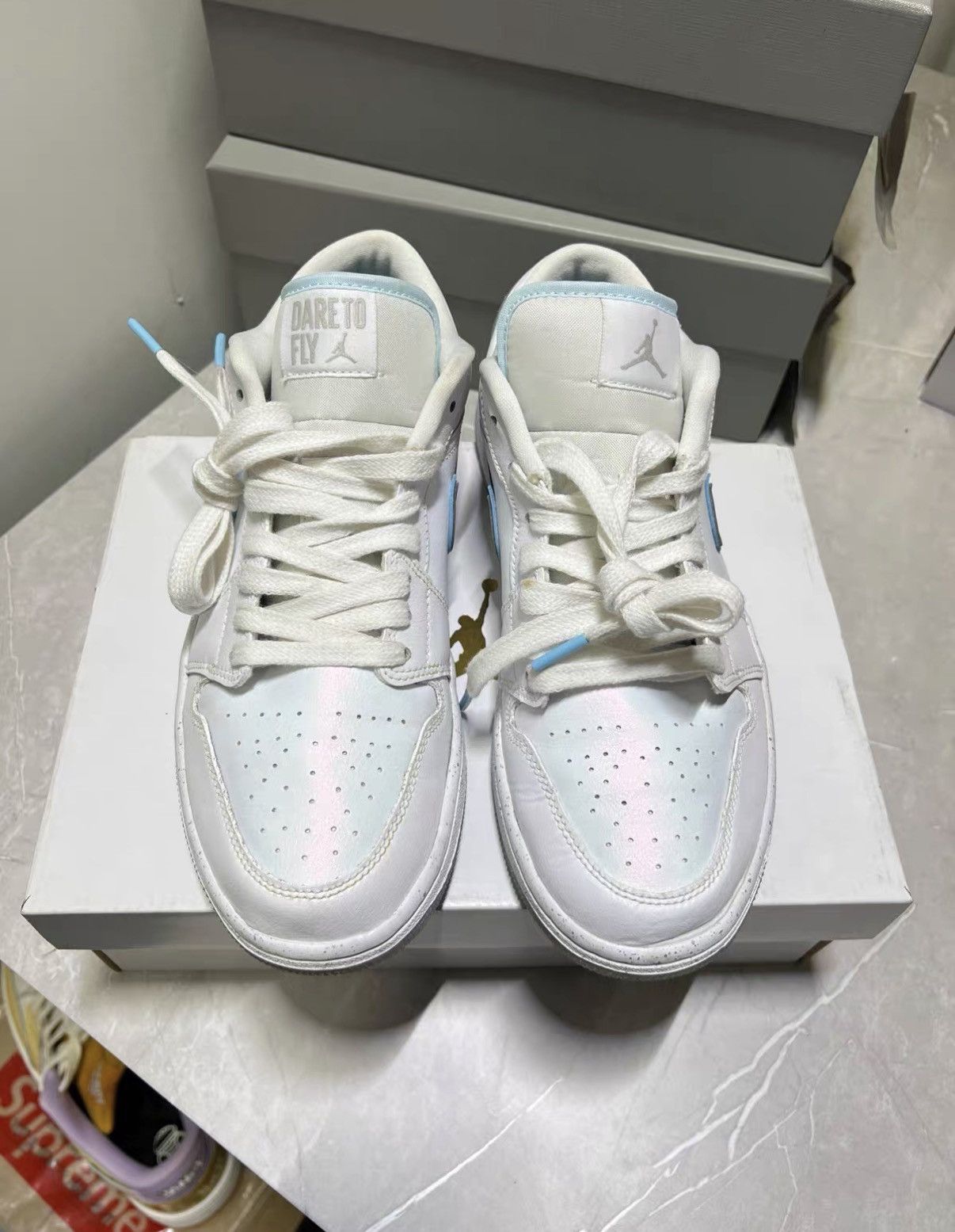 Jordan Brand Air Jordan 1 Silver White with Reflective Swoosh J42 Size US 9.5 / IT 39.5 - 4 Thumbnail