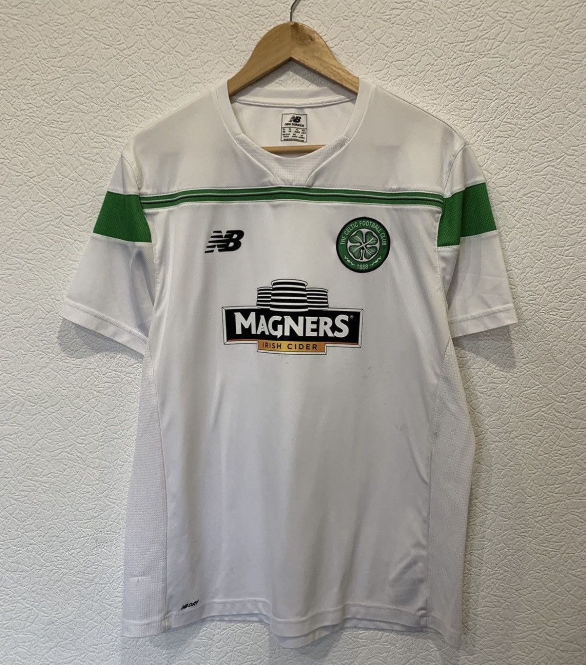 New Balance CELTIC NEW BALANCE 2016 TRAINING JERSEY SOCCER FOOTBALL Size US XL / EU 56 / 4 - 1 Thumbnail