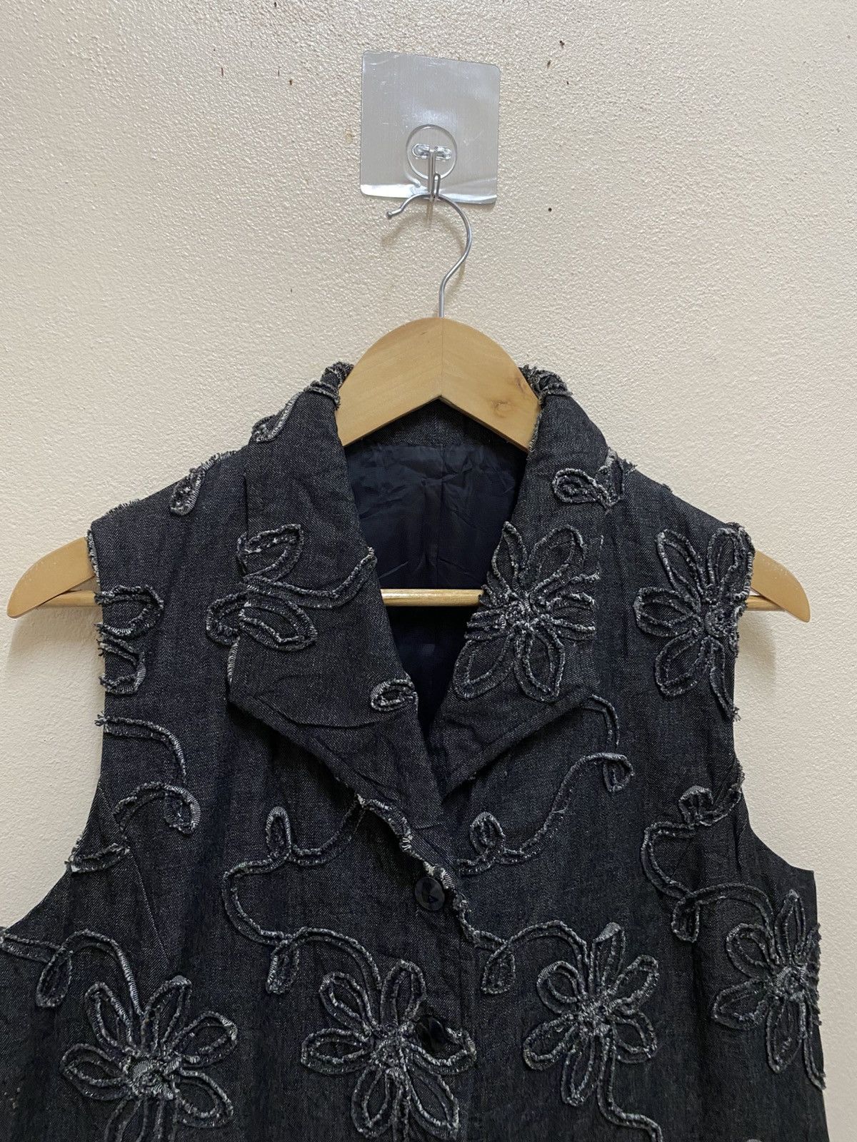 Beauty Beast Avant-Garde Floral Embroidered Denim Vest Japanese Style Size US M / EU 48-50 / 2 - 3 Thumbnail