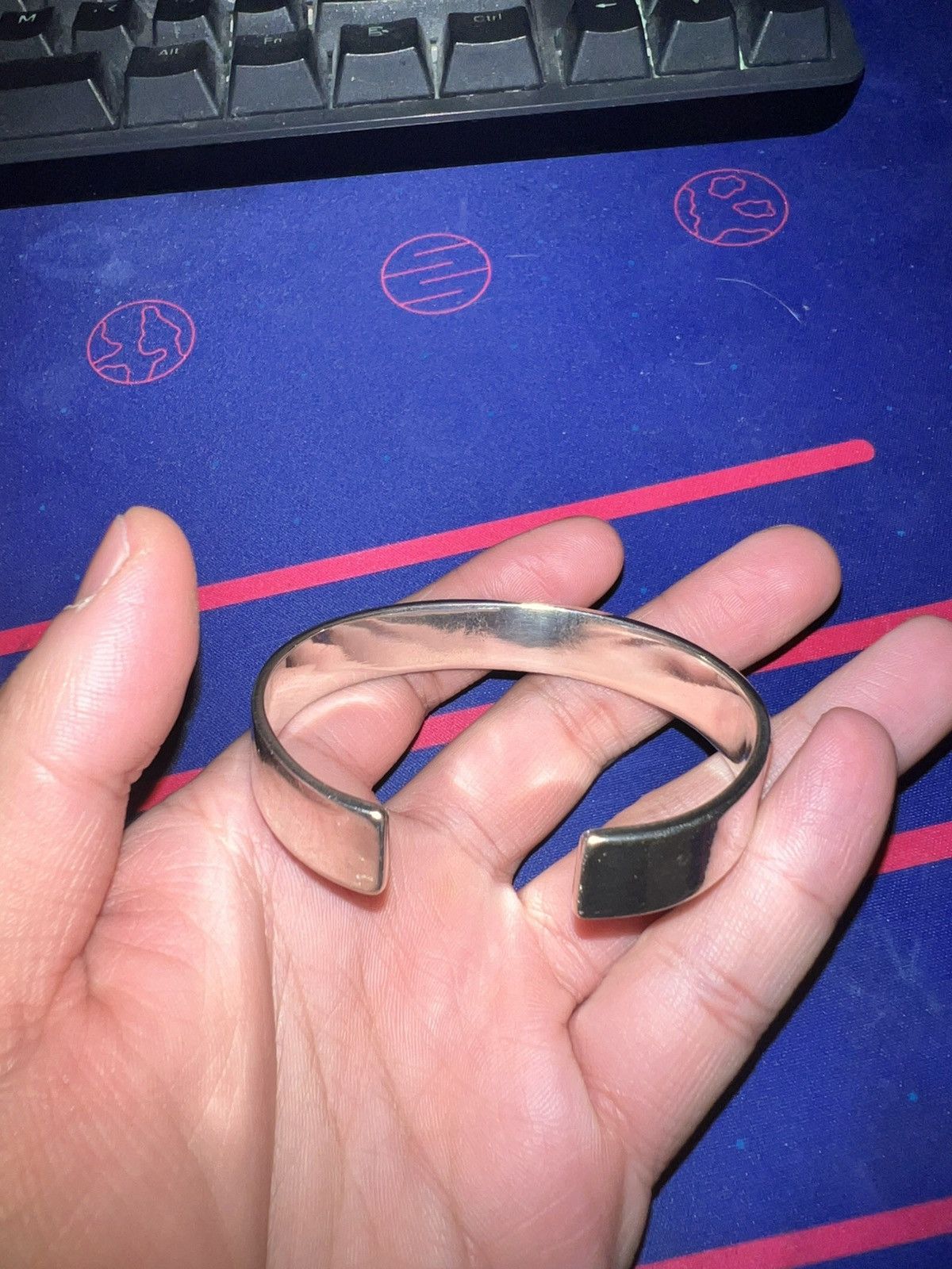 TADY & KING Tady King stamped rose bangle bracelet Size ONE SIZE - 2 Thumbnail