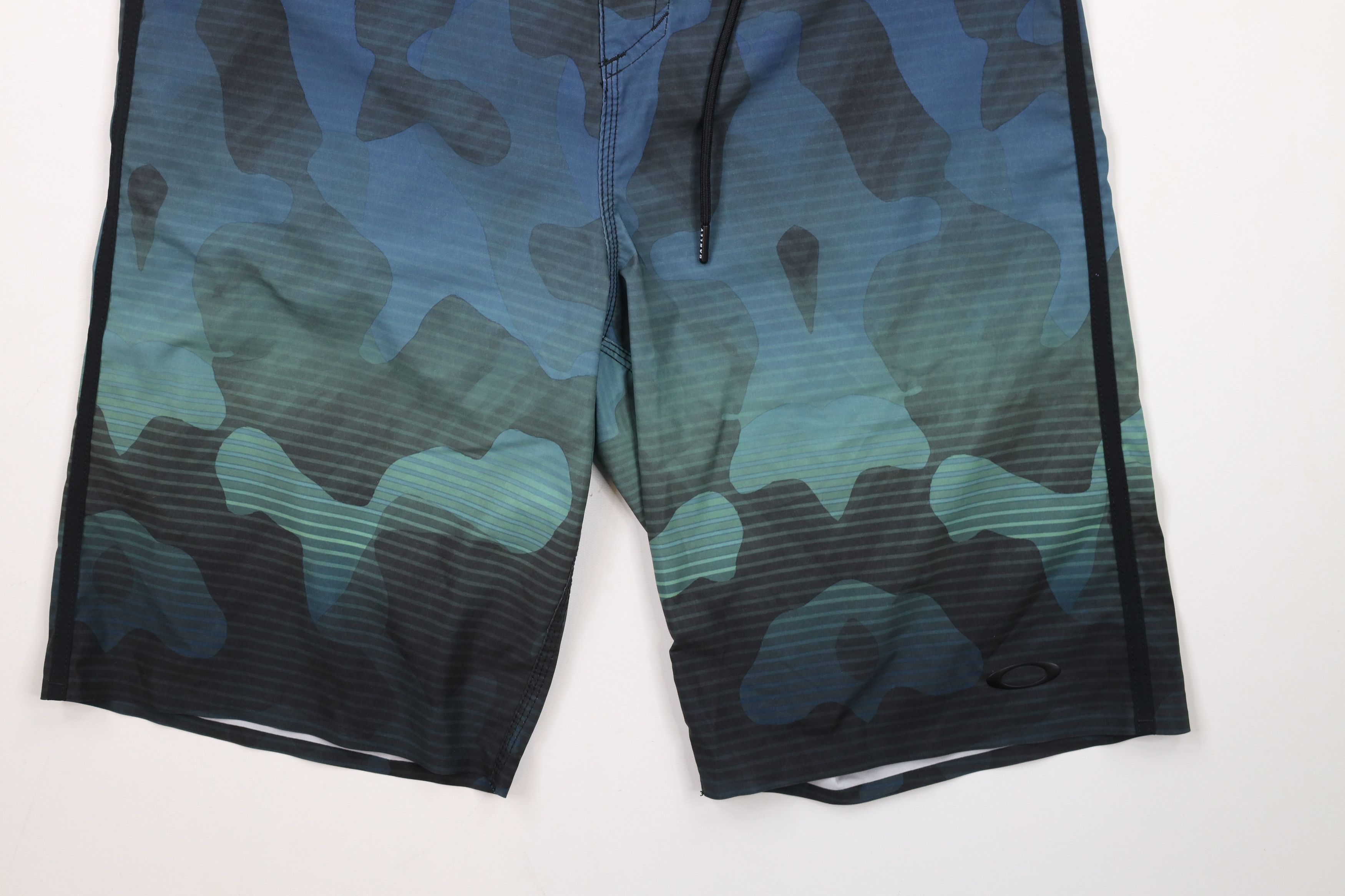 Oakley × Vintage Oakley O Logo Stretch Camouflage Shorts Board Shorts Trunks Size US 33 - 4 Thumbnail