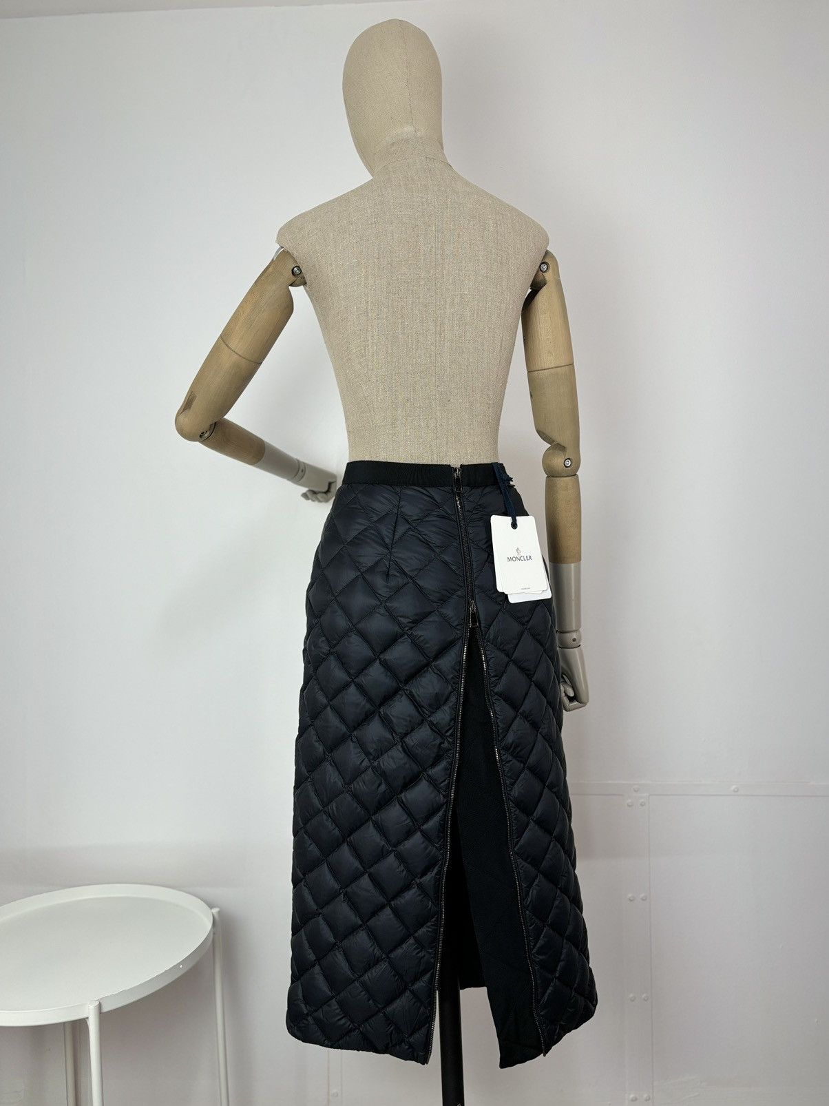 Moncler × Moncler Gamme Bleu × Moncler Grenoble NEW GONNA Logo Zip Pencil Down Puffer Quilted Long Straight Skirt Size 27" / US 4 / IT 40 - 4 Thumbnail