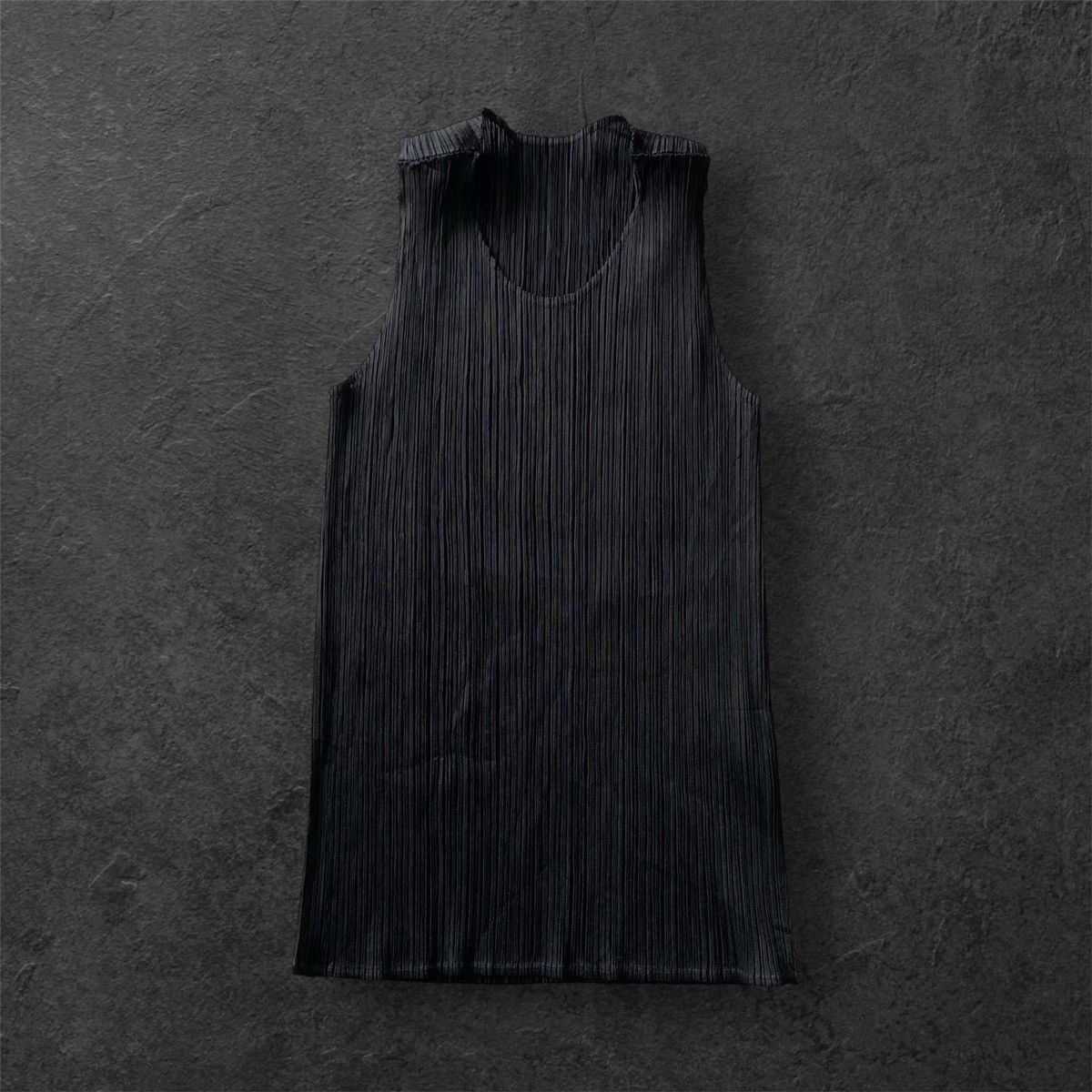 Pleats Please Issey Miyake Pleats Please Issey Miyake Sleeveless Top - Made in Japan Size M / US 6-8 / IT 42-44 - 1 Thumbnail