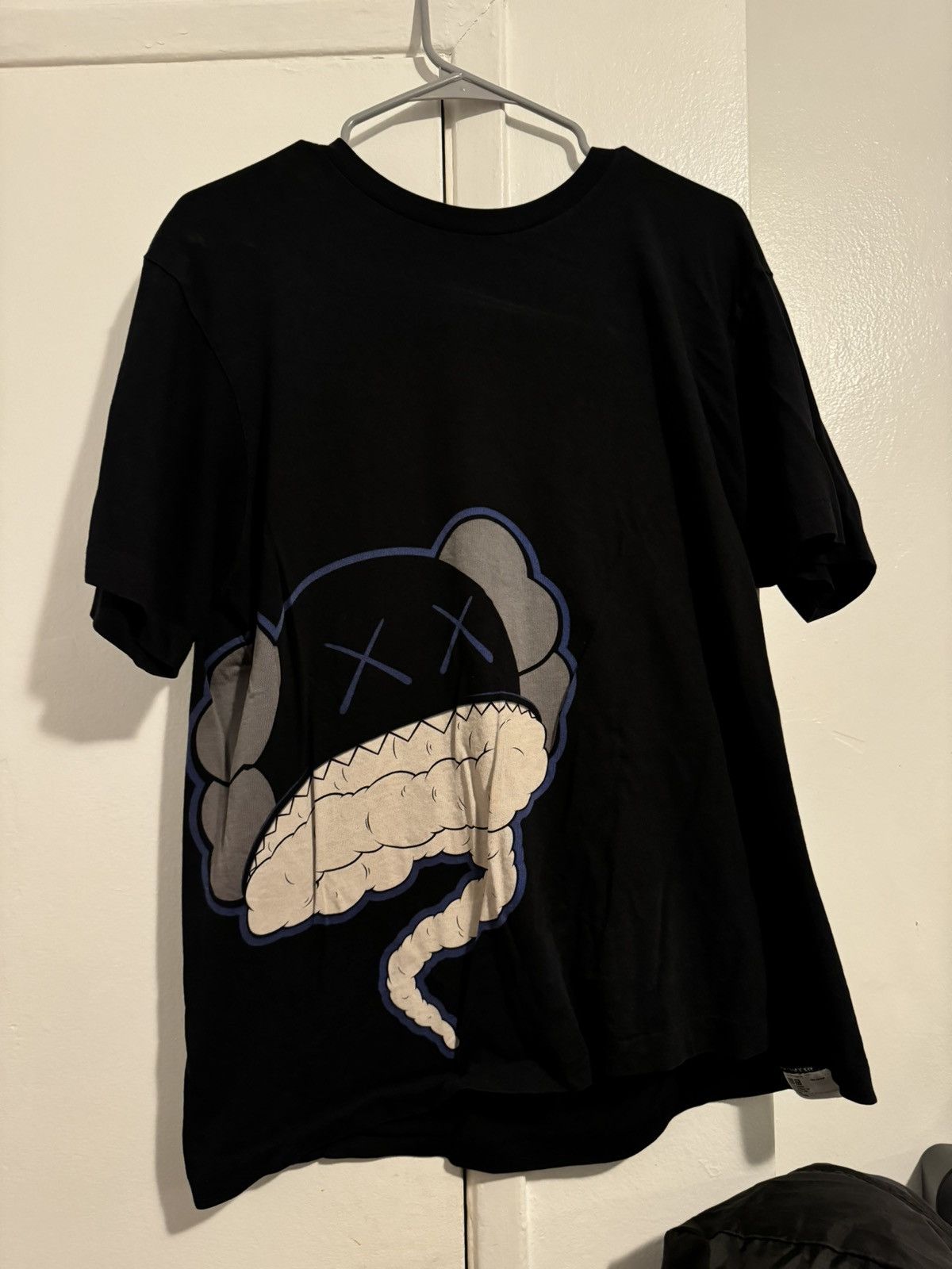 Kaws × Uniqlo Kaws x Uniqlo Tee Size US XL / EU 56 / 4 - 1 Thumbnail